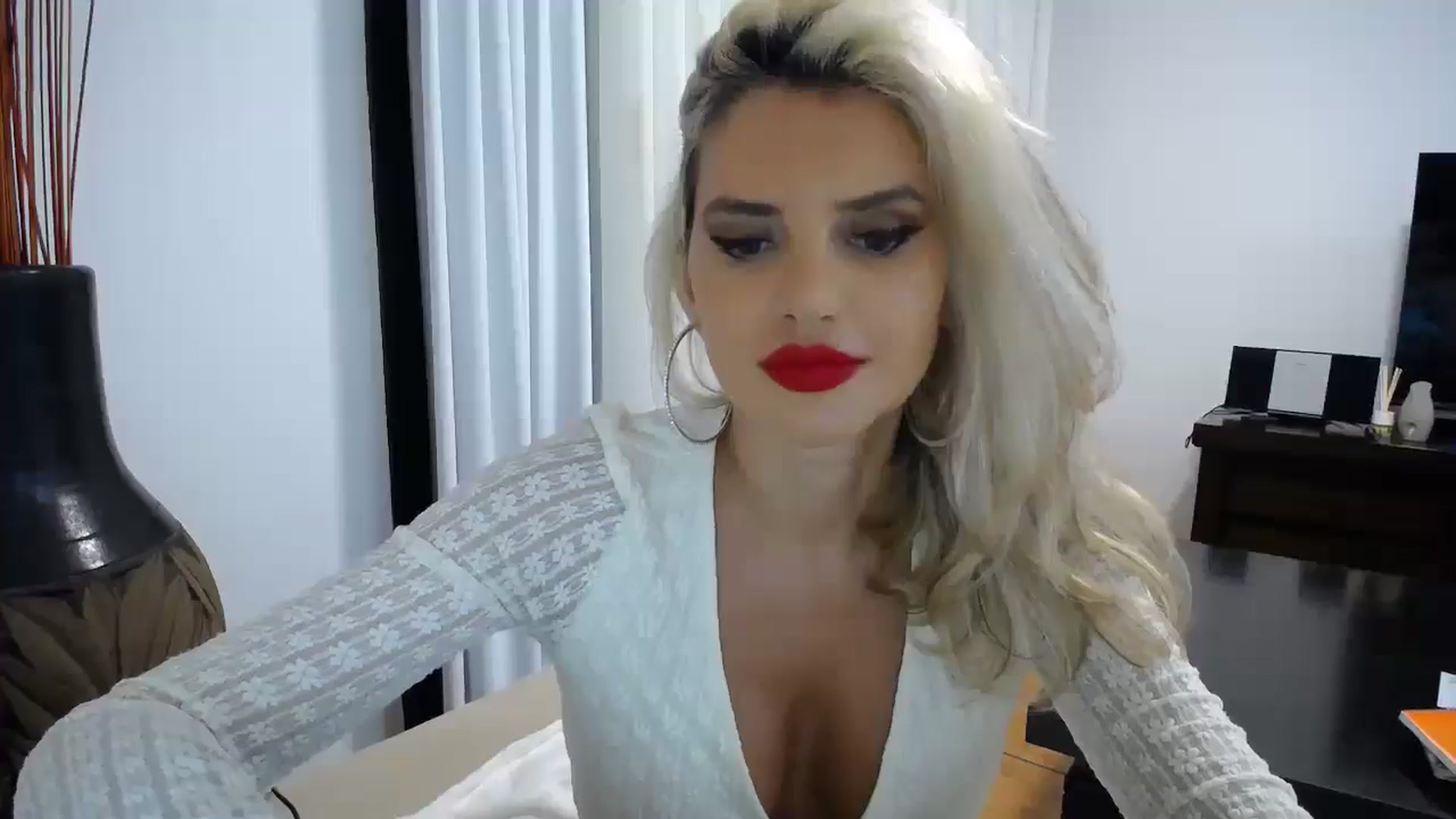 Gallery image thumbnail from Klarita_'s myfreecams stream on, 10/18/2025, 02:10 image 10 of 20