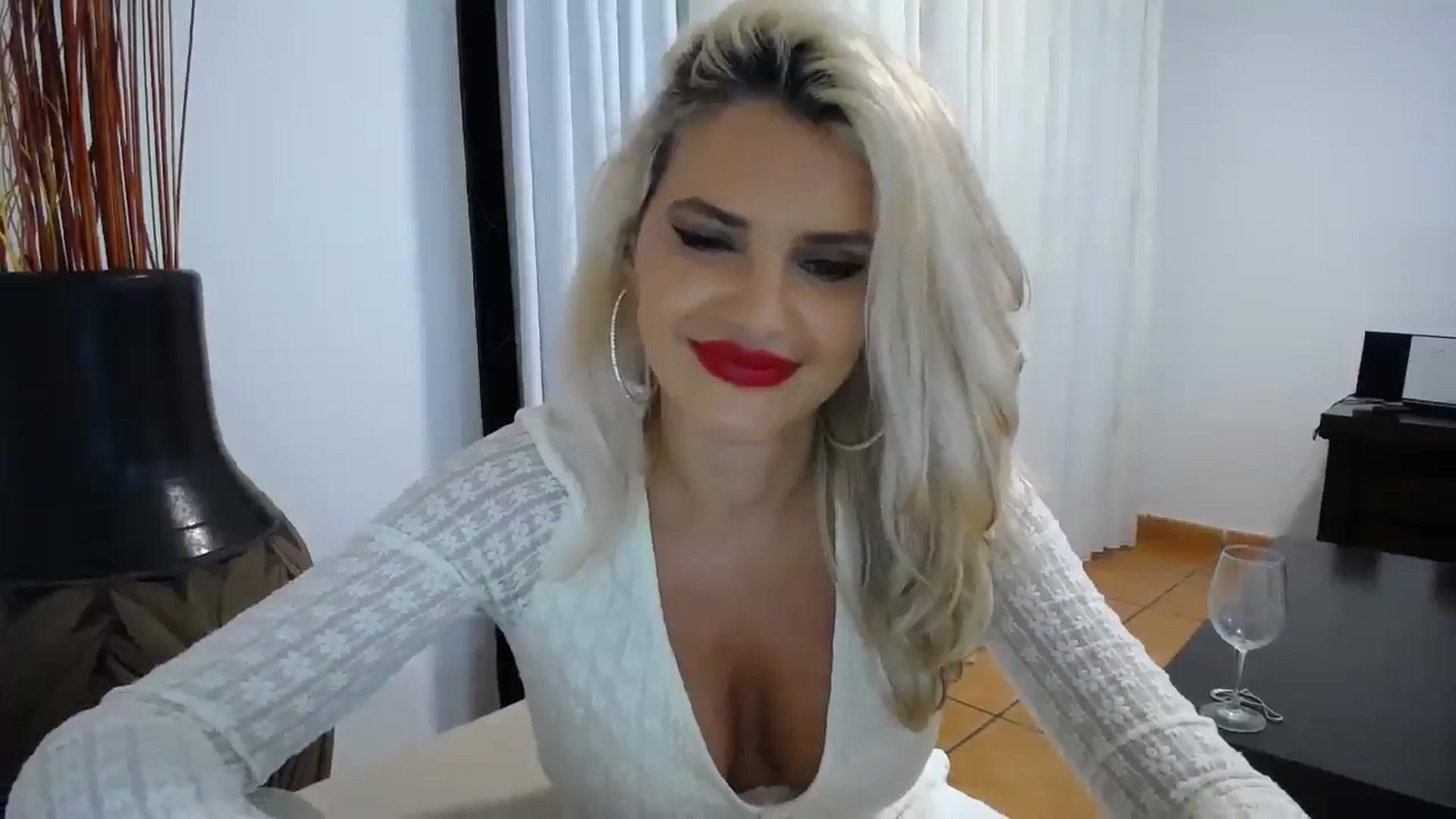 Gallery image thumbnail from Klarita_'s myfreecams stream on, 10/18/2025, 02:10 image 15 of 20