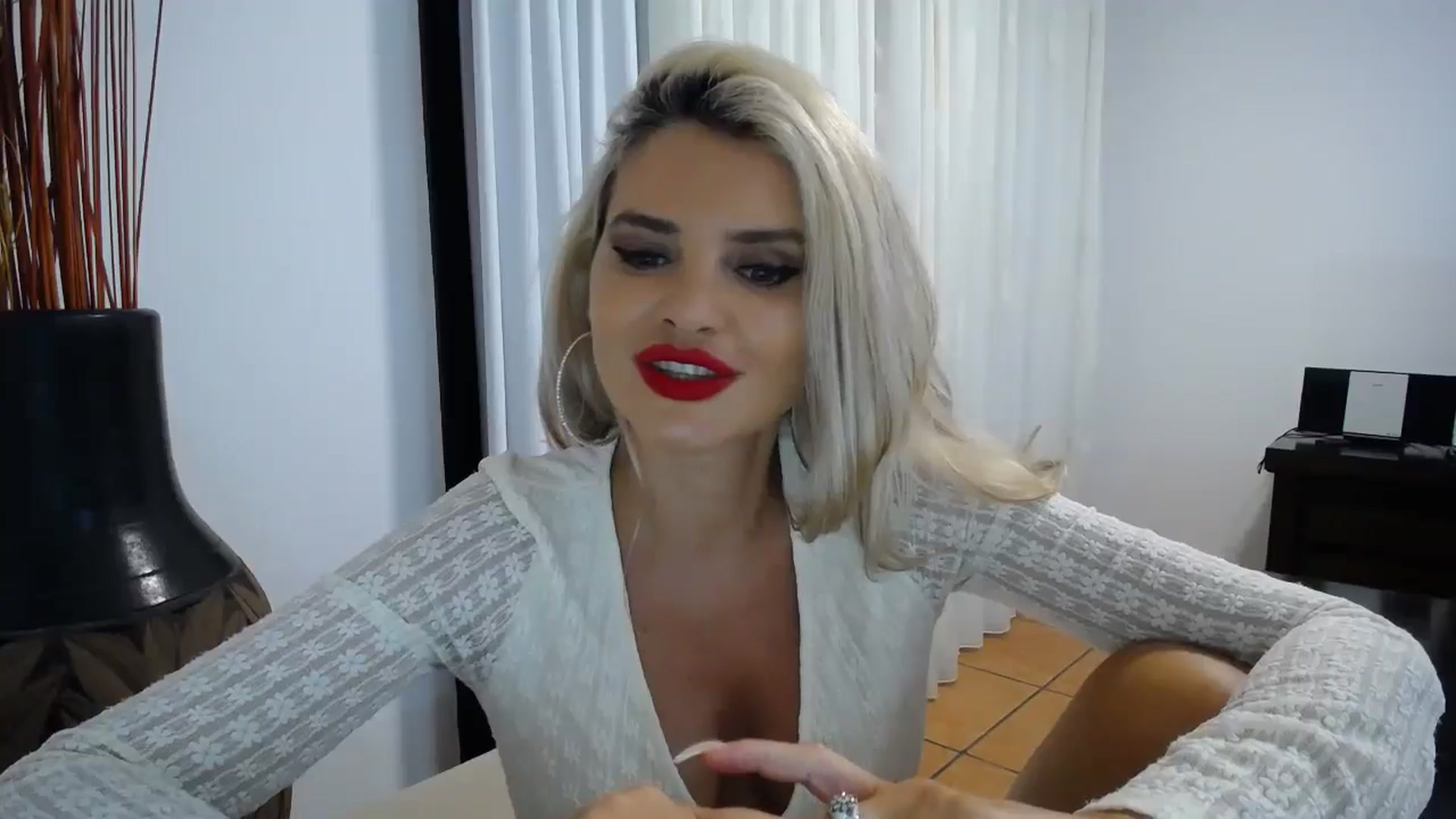 Gallery image thumbnail from Klarita_'s myfreecams stream on, 10/18/2025, 02:10 image 13 of 20