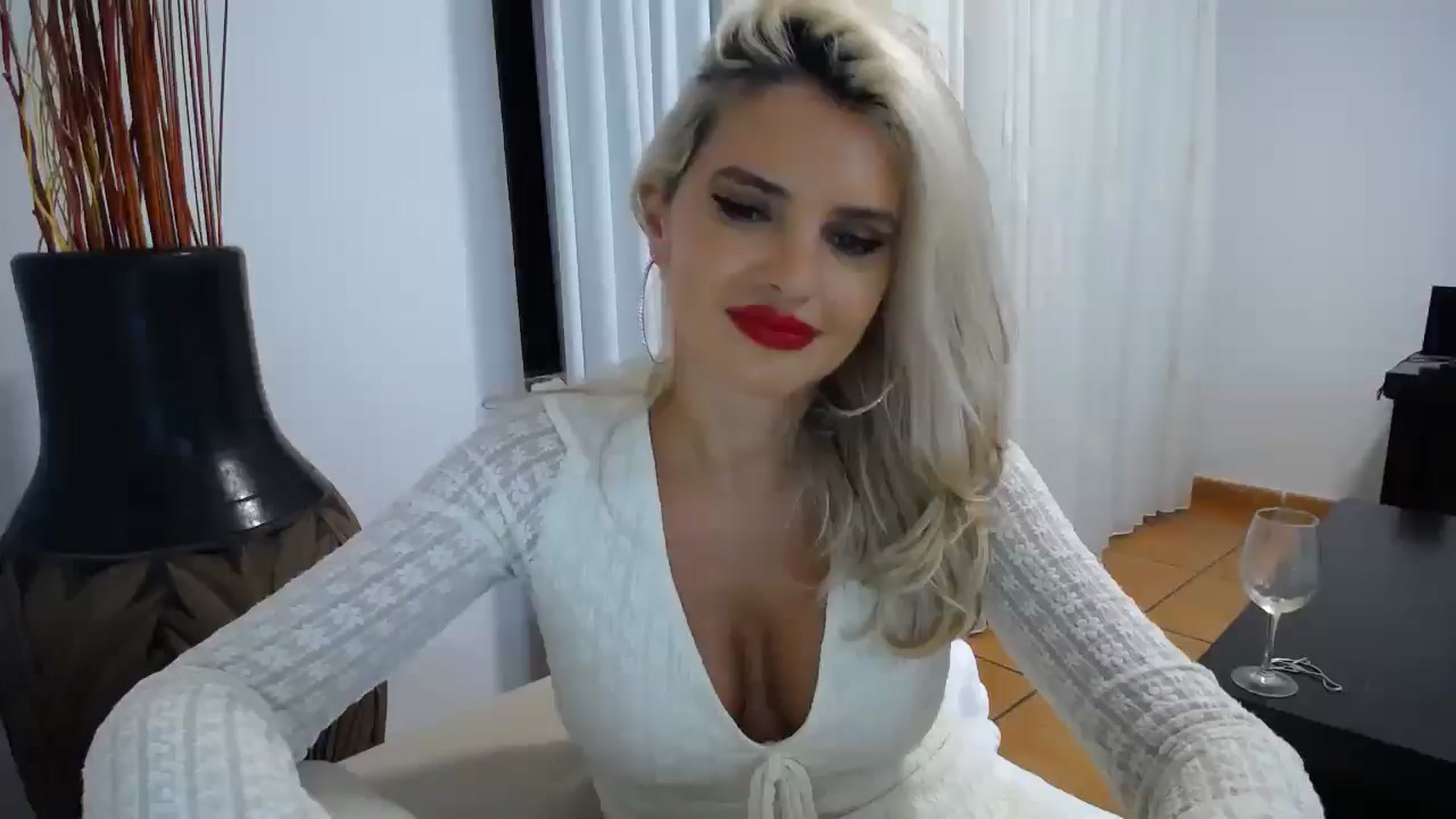 Gallery image thumbnail from Klarita_'s myfreecams stream on, 10/18/2025, 02:10 image 19 of 20