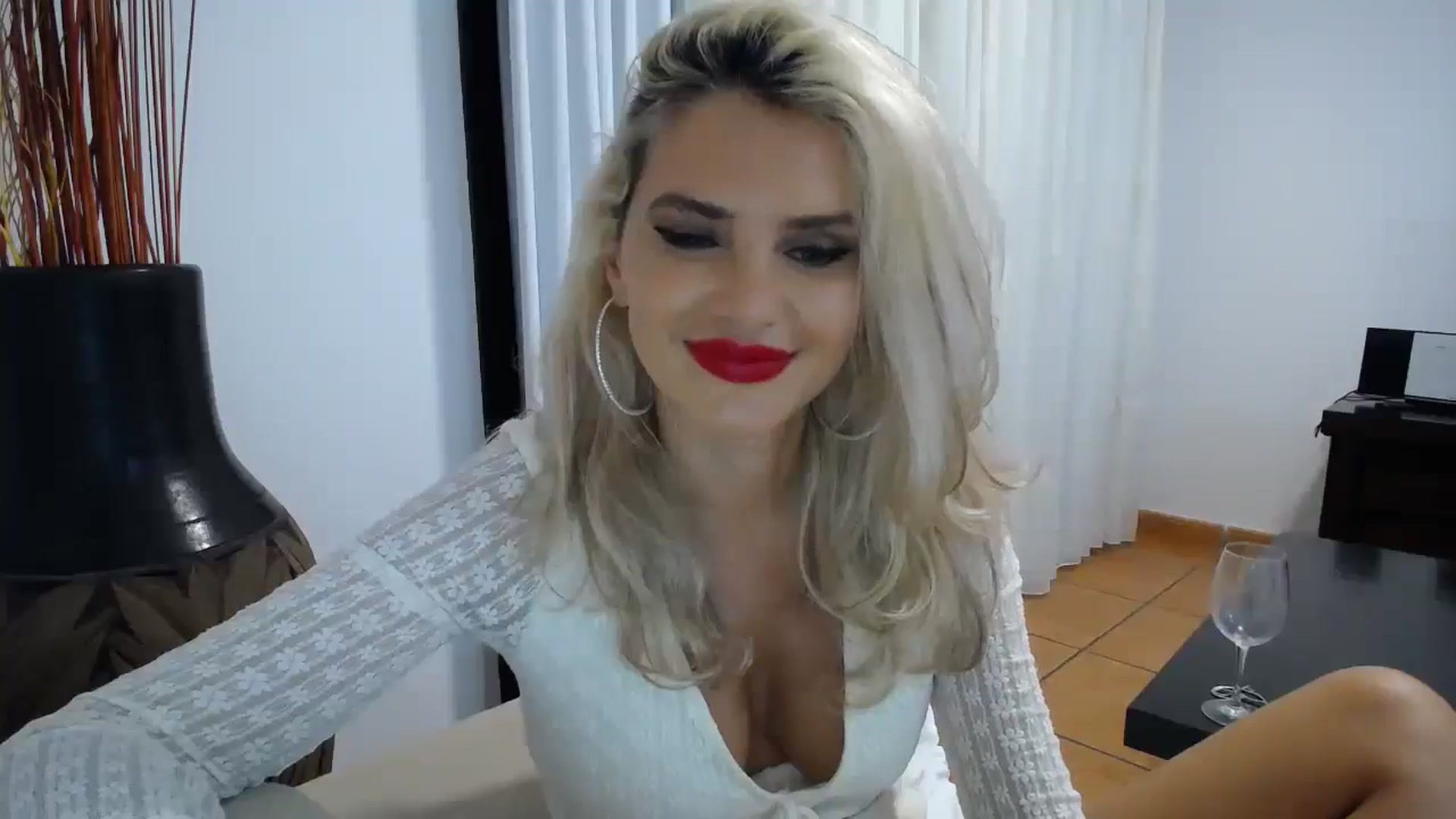 Gallery image thumbnail from Klarita_'s myfreecams stream on, 10/18/2025, 02:10 image 16 of 20