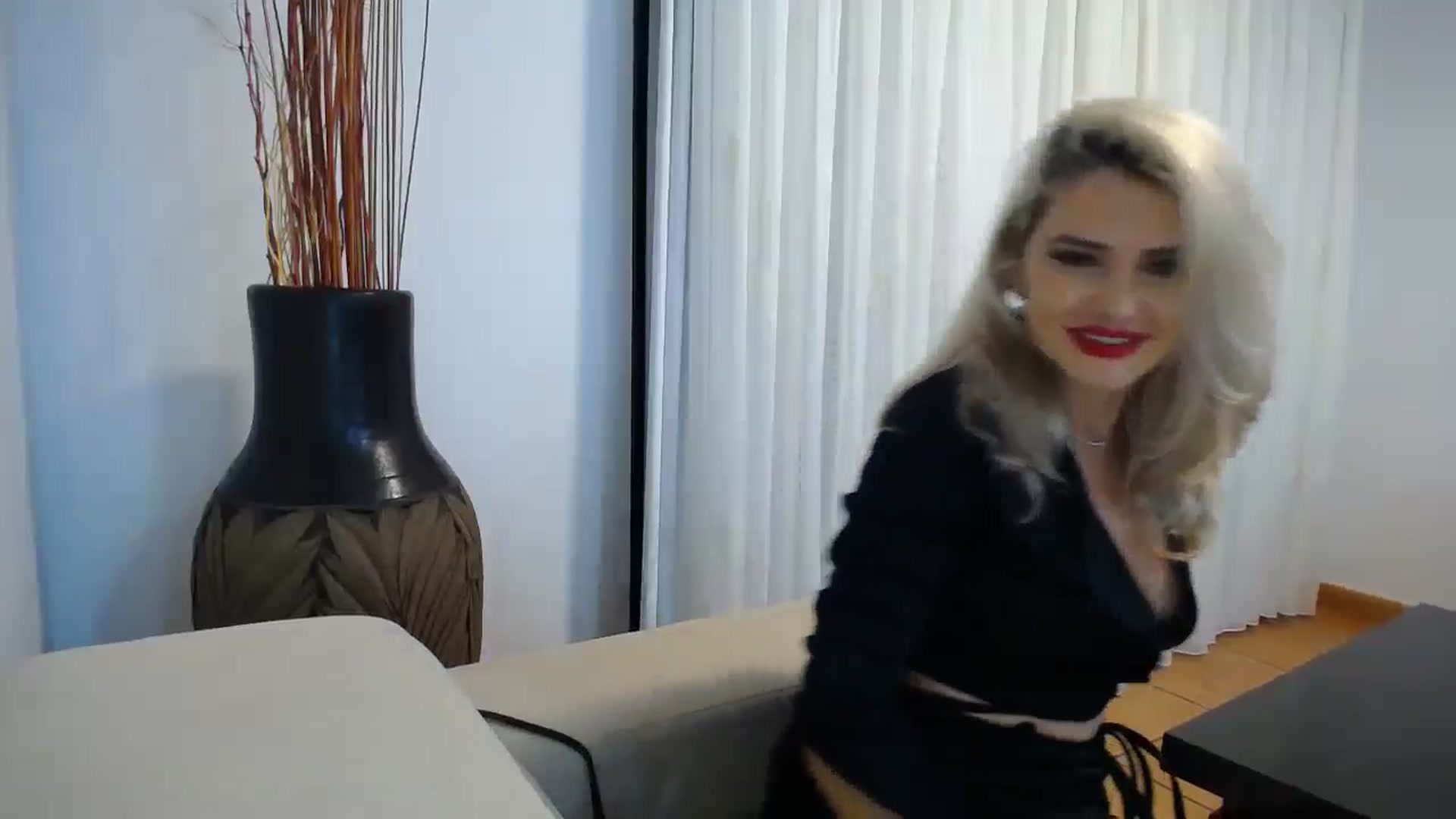 Gallery image thumbnail from Klarita_'s myfreecams stream on, 10/19/2025, 21:19 image 5 of 20