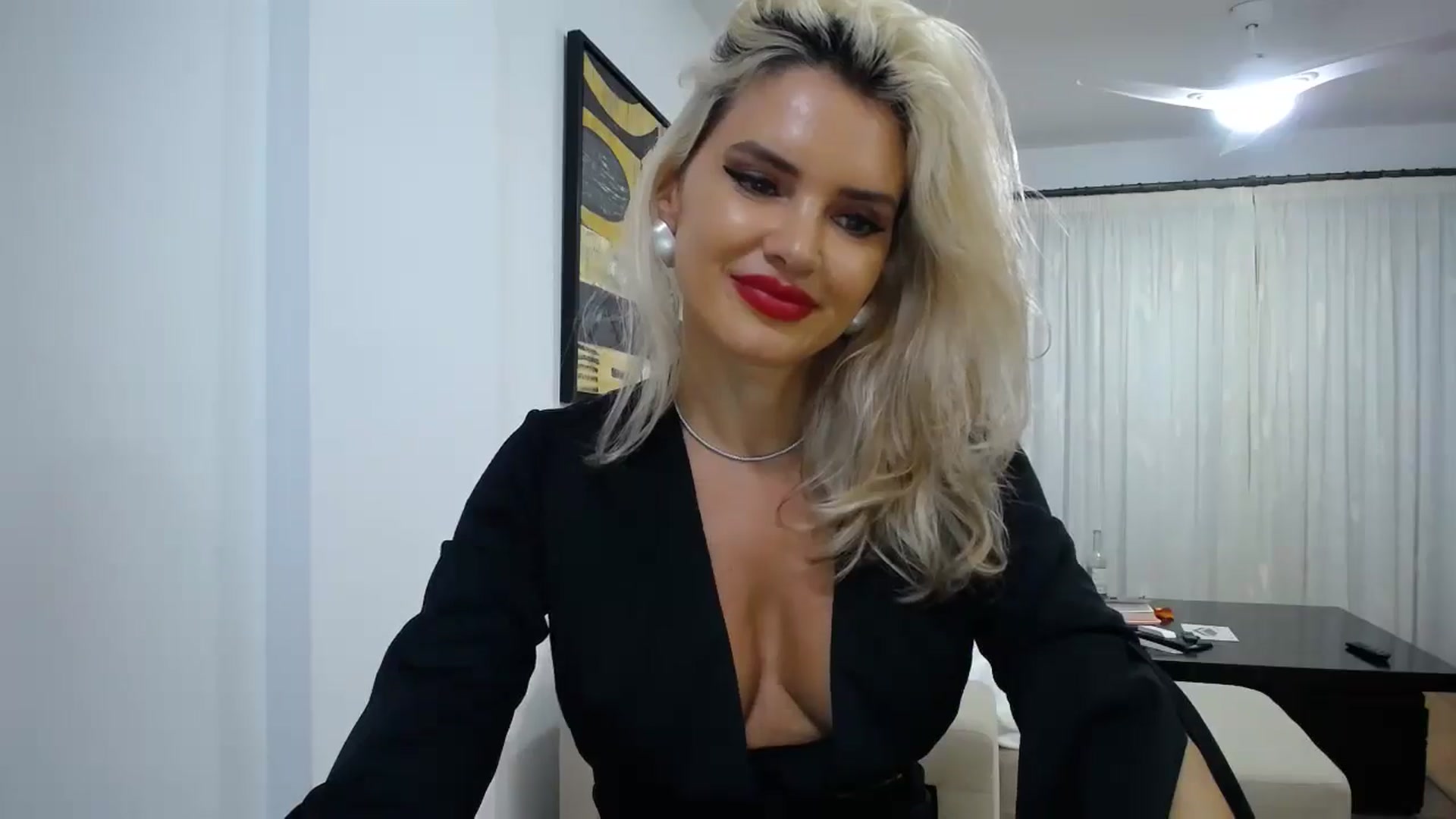Gallery image thumbnail from Klarita_'s myfreecams stream on, 10/19/2025, 23:50 image 14 of 20