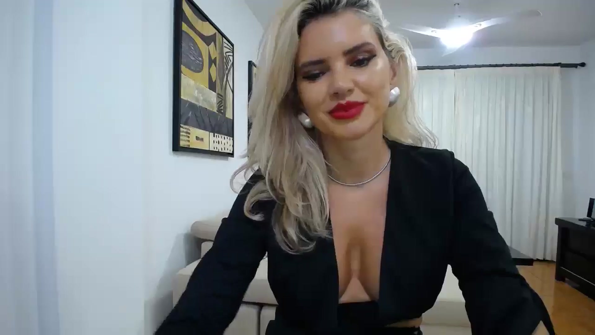 Gallery image thumbnail from Klarita_'s myfreecams stream on, 10/19/2025, 23:50 image 5 of 20