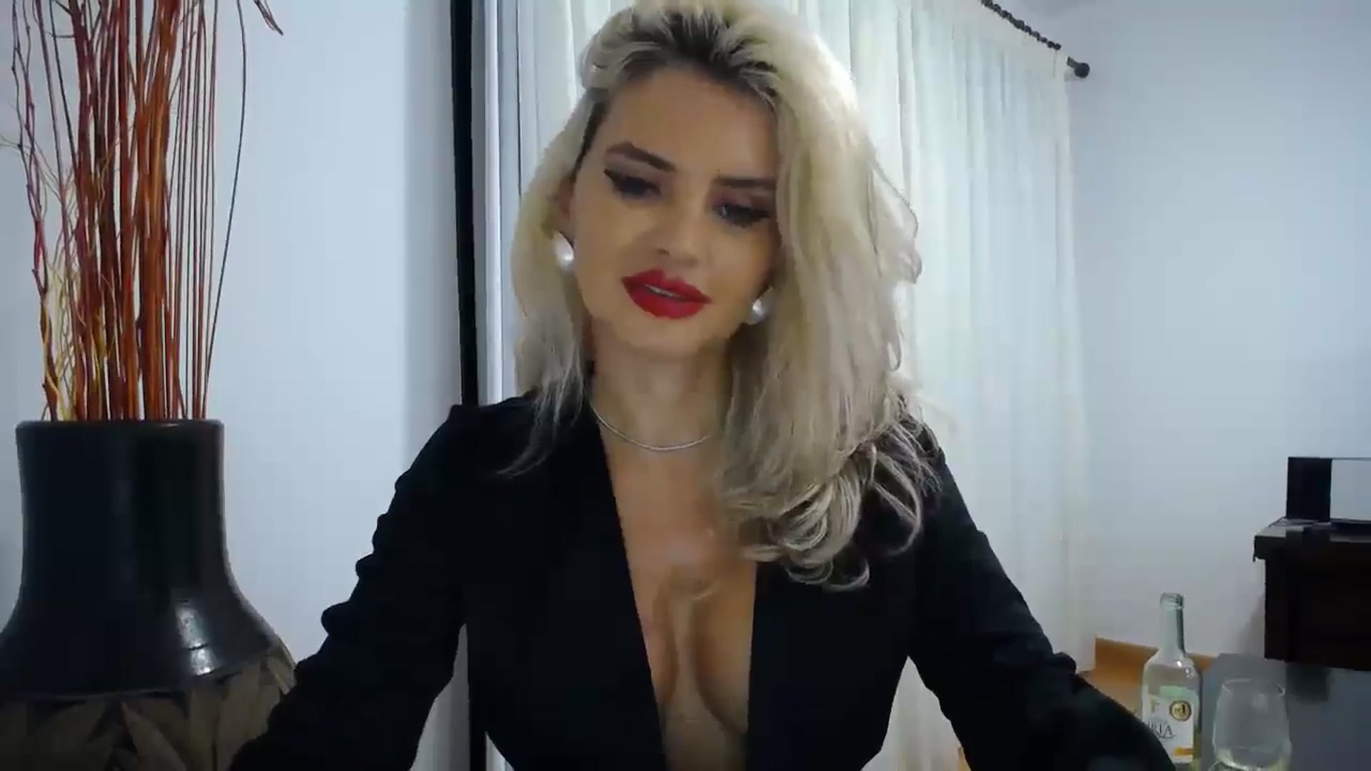Gallery image thumbnail from Klarita_'s myfreecams stream on, 10/19/2025, 23:50 image 20 of 20