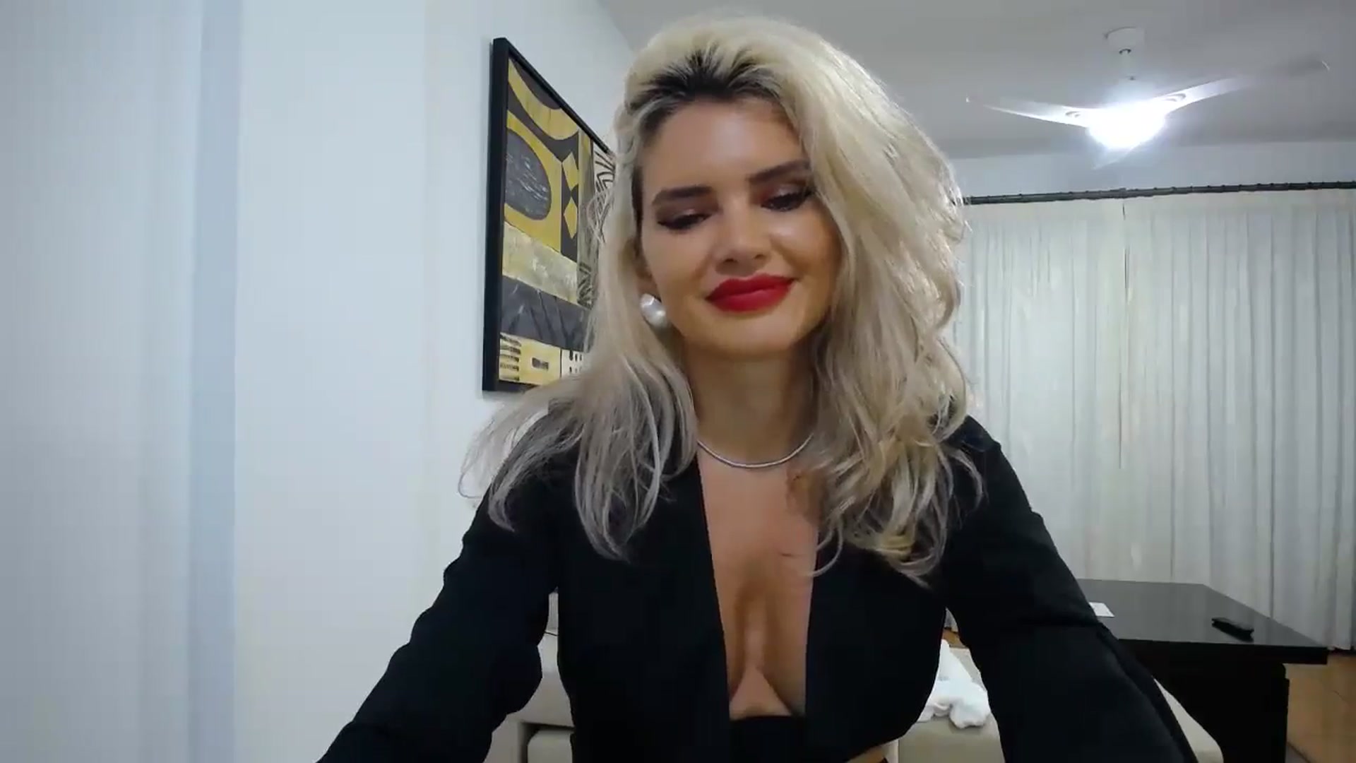 Gallery image thumbnail from Klarita_'s myfreecams stream on, 10/19/2025, 23:50 image 2 of 20