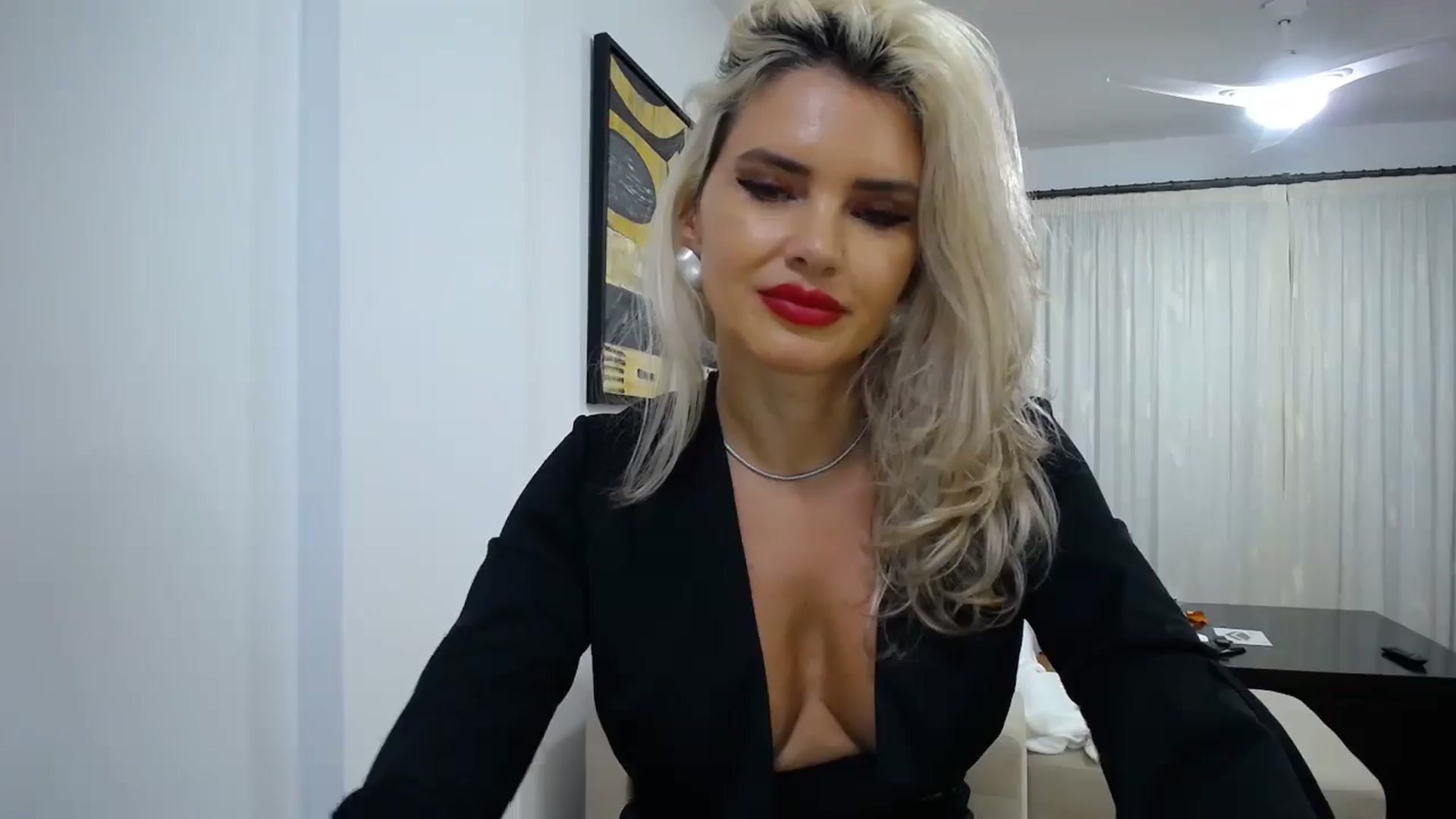 Gallery image thumbnail from Klarita_'s myfreecams stream on, 10/19/2025, 23:50 image 15 of 20