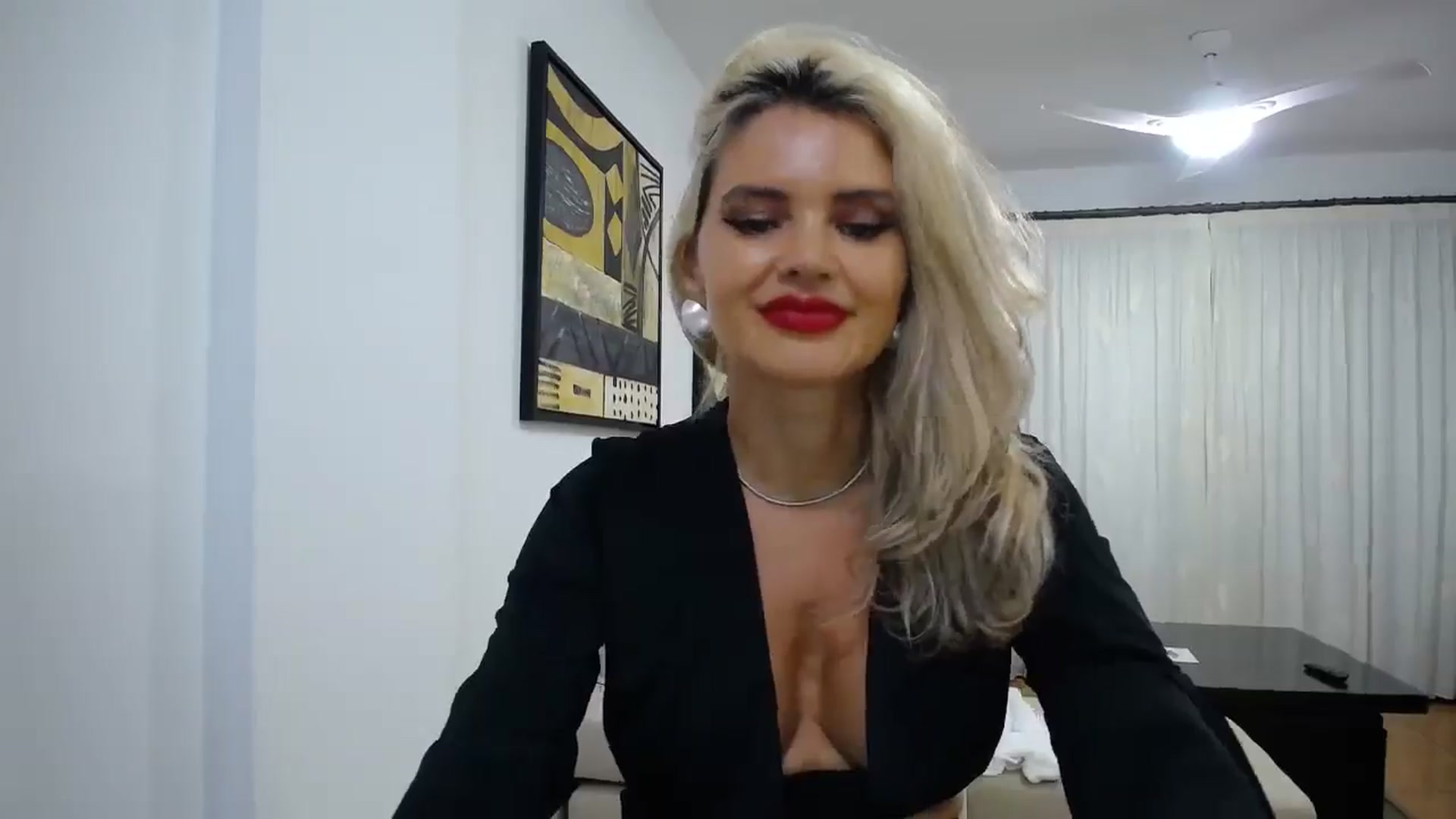 Gallery image thumbnail from Klarita_'s myfreecams stream on, 10/19/2025, 23:50 image 3 of 20