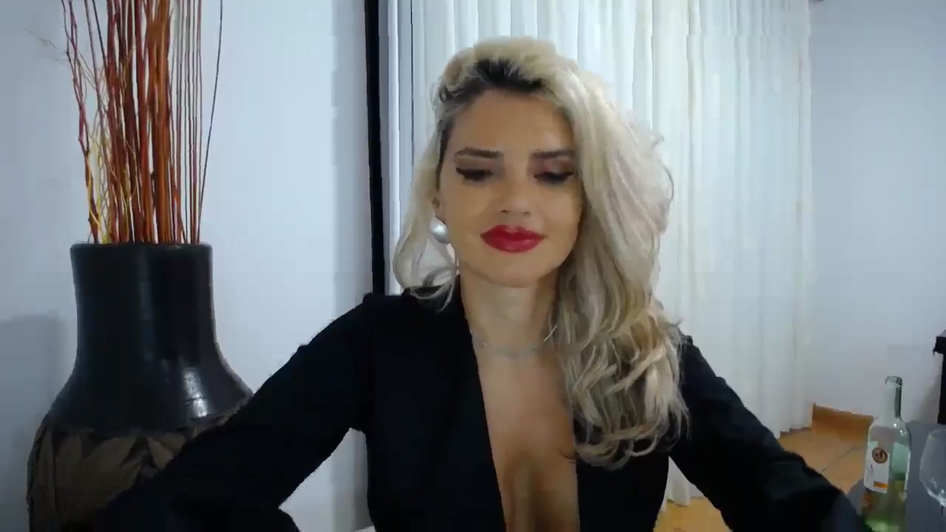 Gallery image thumbnail from Klarita_'s myfreecams stream on, 10/20/2025, 01:13 image 11 of 20