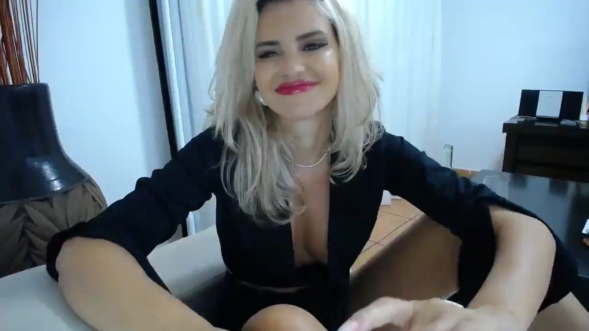 Gallery image thumbnail from Klarita_'s myfreecams stream on, 10/20/2025, 01:13 image 16 of 20