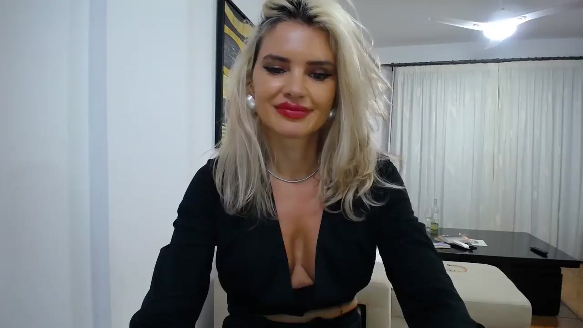 Gallery image thumbnail from Klarita_'s myfreecams stream on, 10/20/2025, 02:00 image 15 of 20