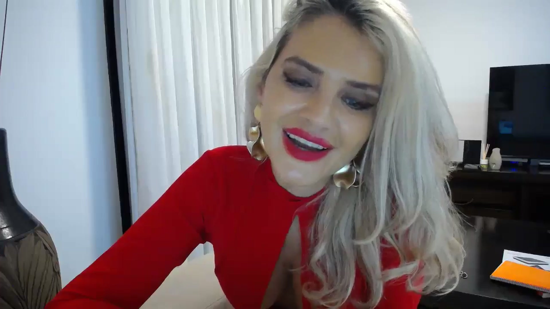 Gallery image thumbnail from Klarita_'s myfreecams stream on, 10/21/2025, 01:26 image 14 of 20