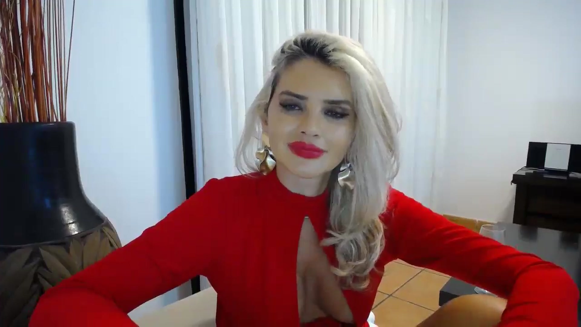 Gallery image thumbnail from Klarita_'s myfreecams stream on, 10/21/2025, 01:26 image 10 of 20
