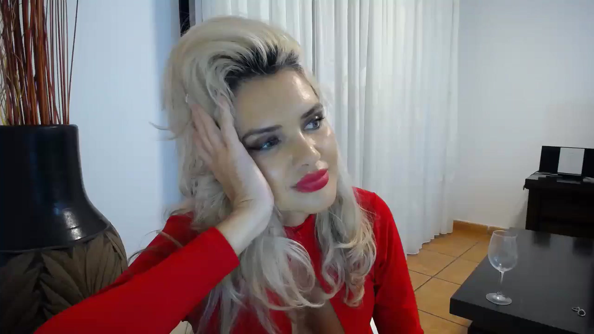 Gallery image thumbnail from Klarita_'s myfreecams stream on, 10/21/2025, 01:26 image 8 of 20