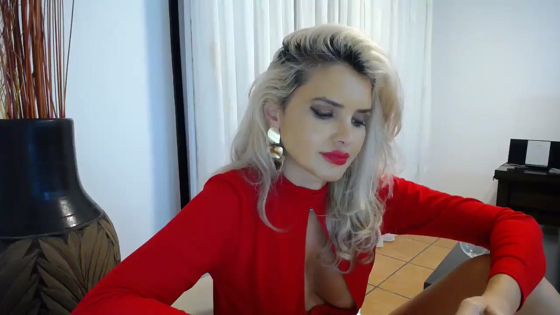 Gallery image thumbnail from Klarita_'s myfreecams stream on, 10/21/2025, 01:26 image 6 of 20