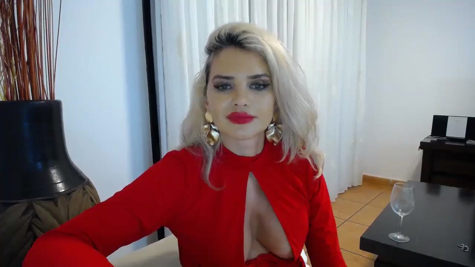 Gallery image thumbnail from Klarita_'s myfreecams stream on, 10/21/2025, 01:26 image 7 of 20