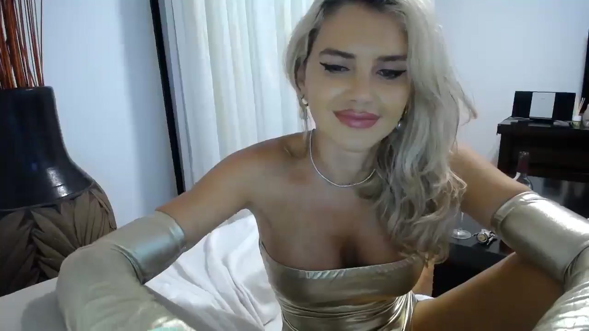 Gallery image thumbnail from Klarita_'s myfreecams stream on, 10/21/2025, 21:13 image 19 of 20