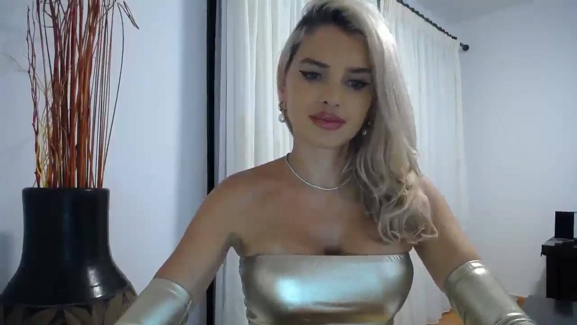 Gallery image thumbnail from Klarita_'s myfreecams stream on, 10/21/2025, 21:13 image 2 of 20