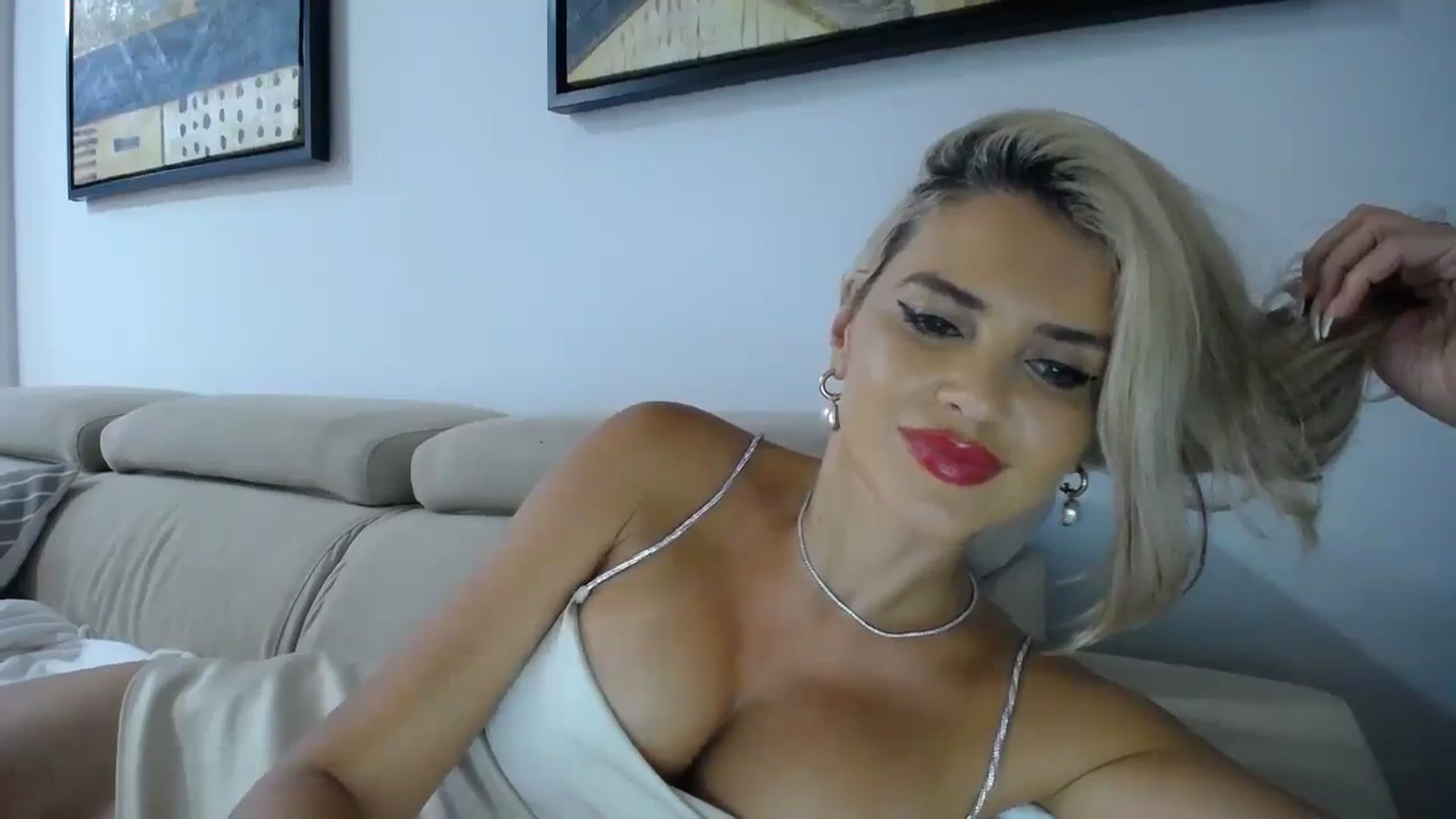 Gallery image thumbnail from Klarita_'s myfreecams stream on, 10/22/2025, 24:02 image 20 of 20