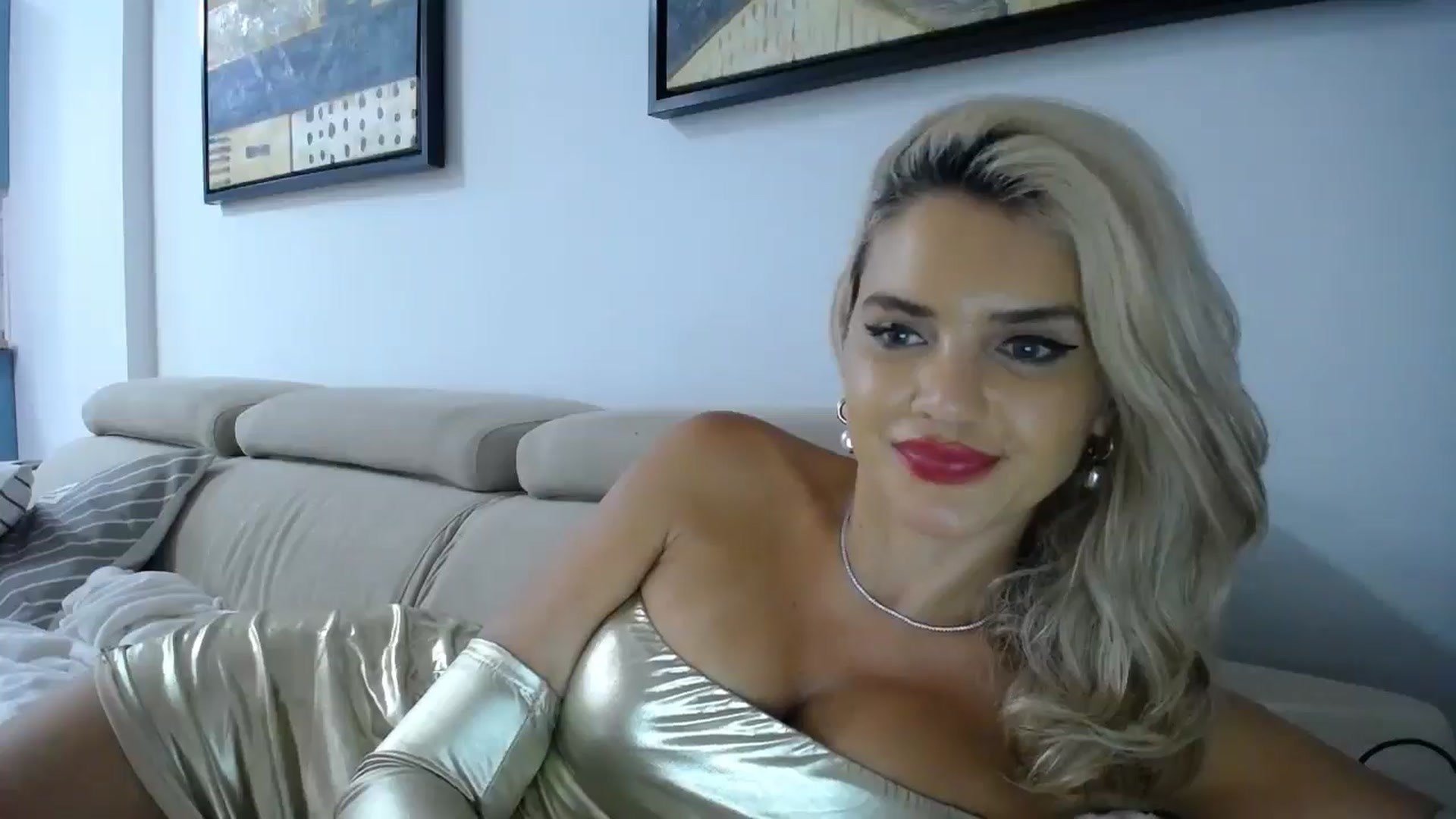 Gallery image thumbnail from Klarita_'s myfreecams stream on, 10/22/2025, 24:02 image 3 of 20