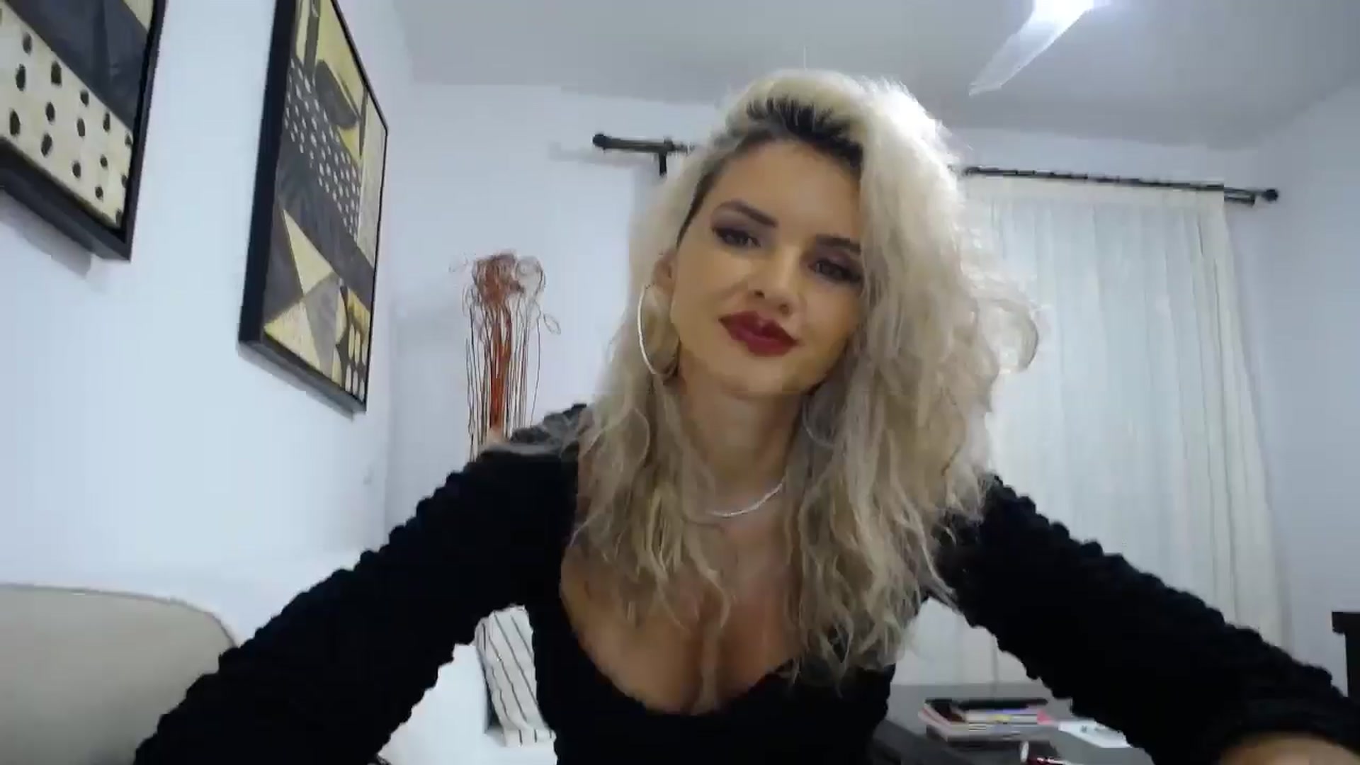 Gallery image thumbnail from Klarita_'s myfreecams stream on, 10/22/2025, 23:32 image 3 of 20