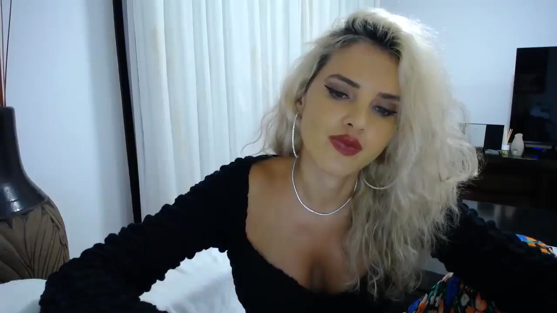 Gallery image thumbnail from Klarita_'s myfreecams stream on, 10/22/2025, 23:32 image 13 of 20