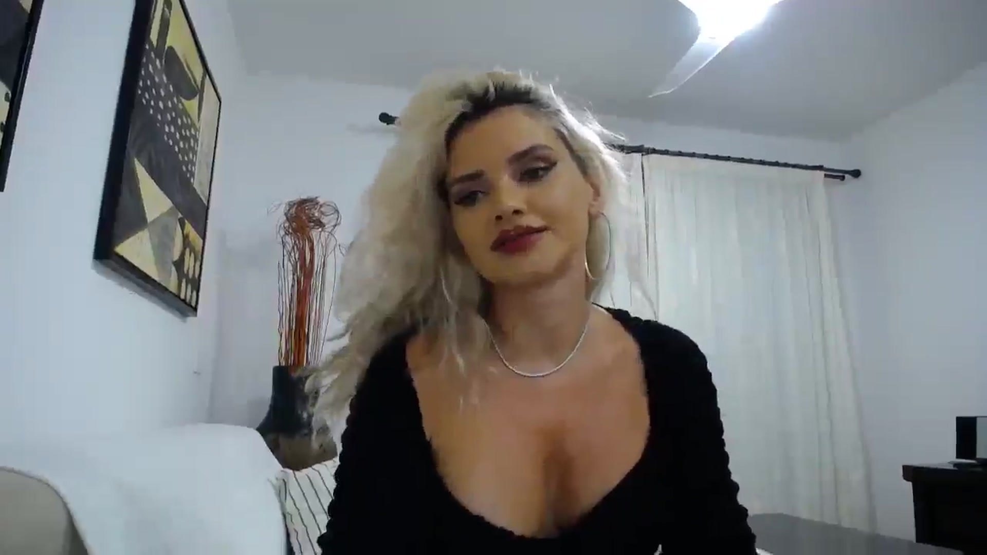 Gallery image thumbnail from Klarita_'s myfreecams stream on, 10/22/2025, 23:32 image 2 of 20