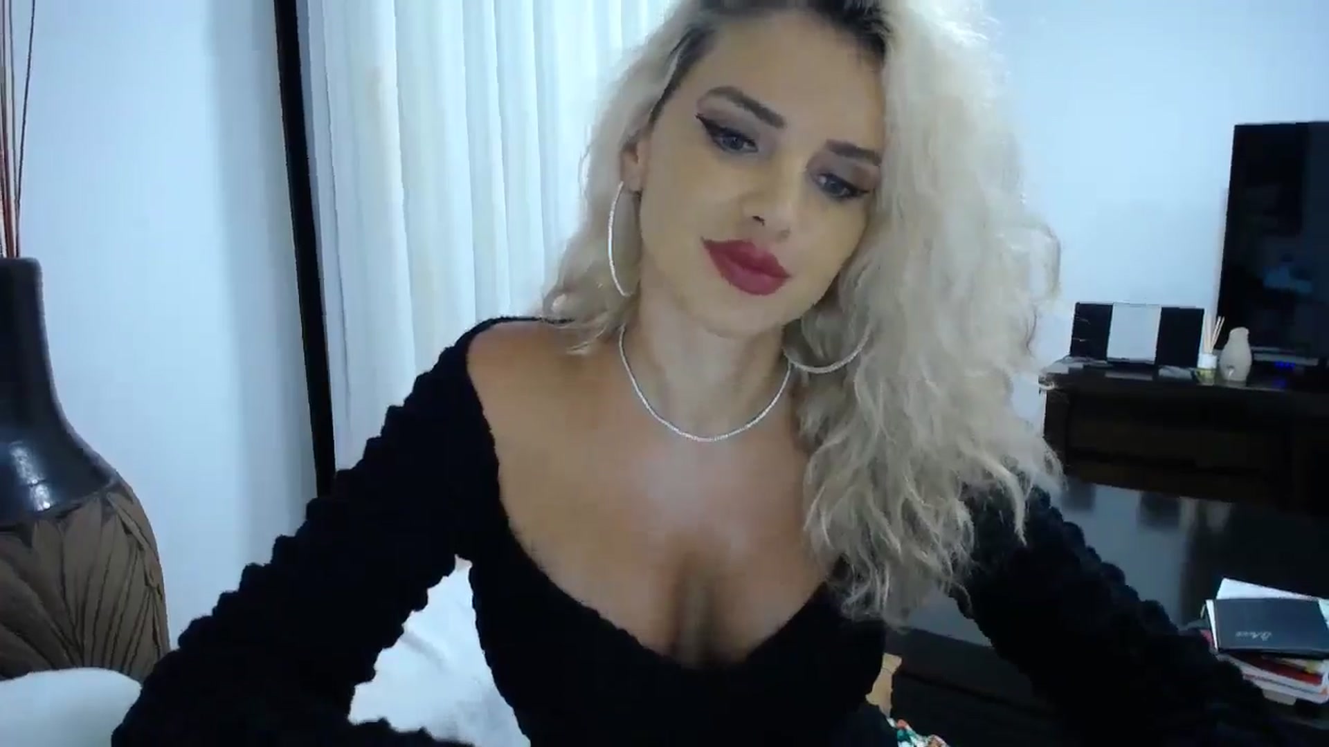 Gallery image thumbnail from Klarita_'s myfreecams stream on, 10/22/2025, 23:32 image 14 of 20