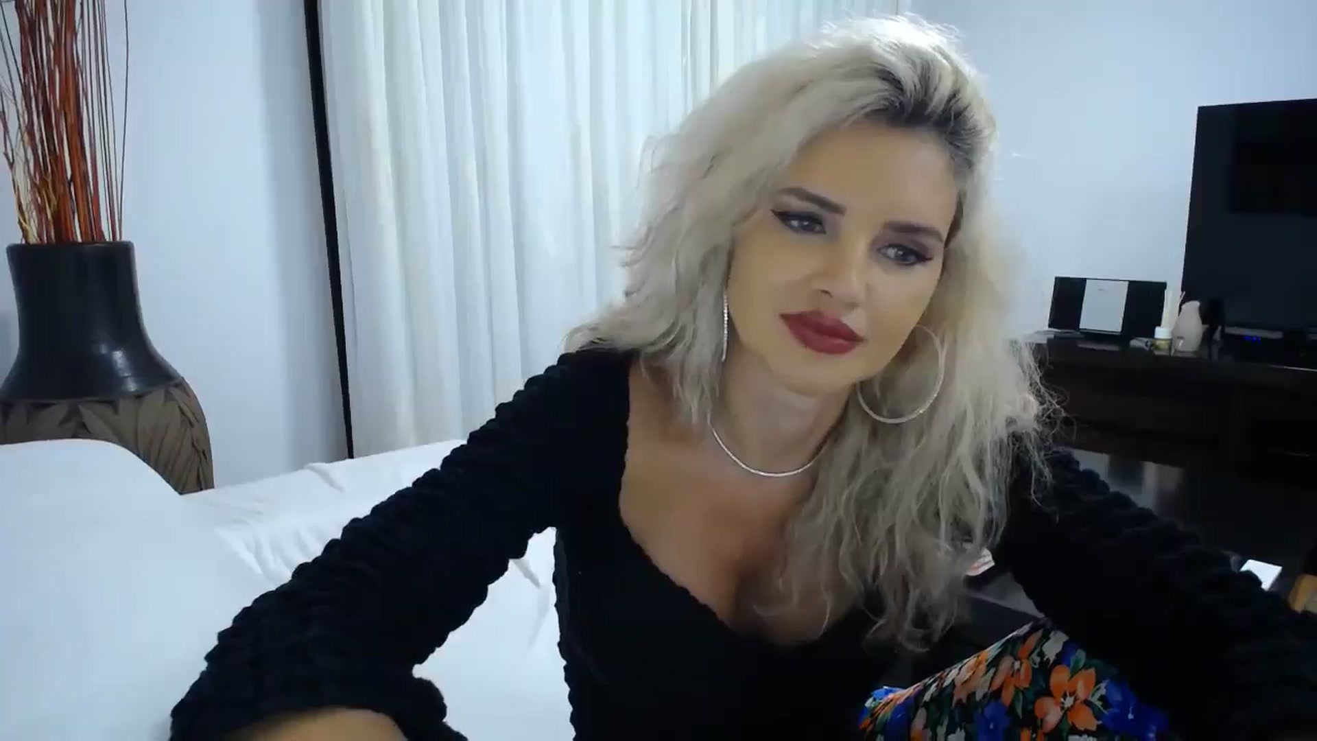 Gallery image thumbnail from Klarita_'s myfreecams stream on, 10/22/2025, 23:32 image 7 of 20