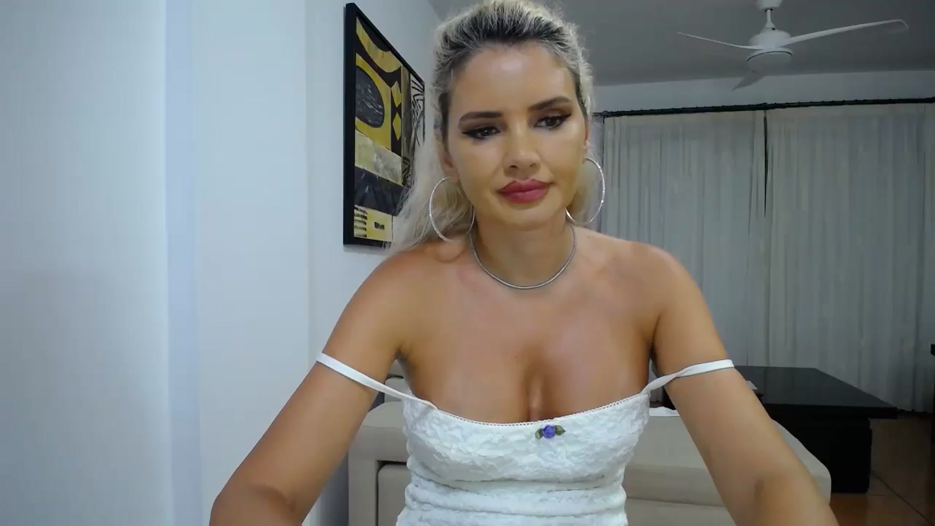 Gallery image thumbnail from Klarita_'s myfreecams stream on, 10/23/2025, 24:25 image 13 of 20