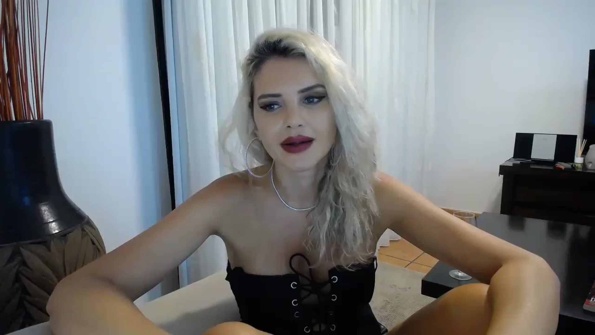 Gallery image thumbnail from Klarita_'s myfreecams stream on, 10/25/2025, 24:29 image 8 of 20