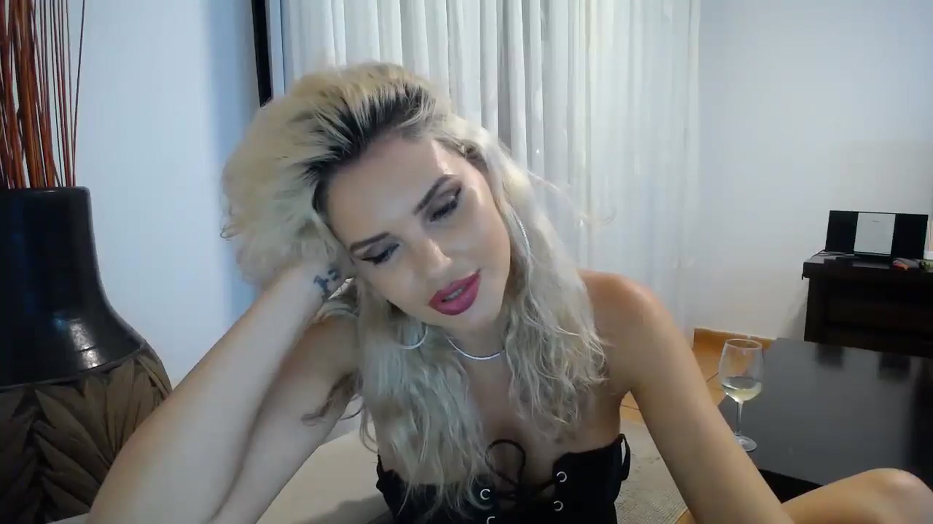 Gallery image thumbnail from Klarita_'s myfreecams stream on, 10/25/2025, 24:36 image 3 of 20