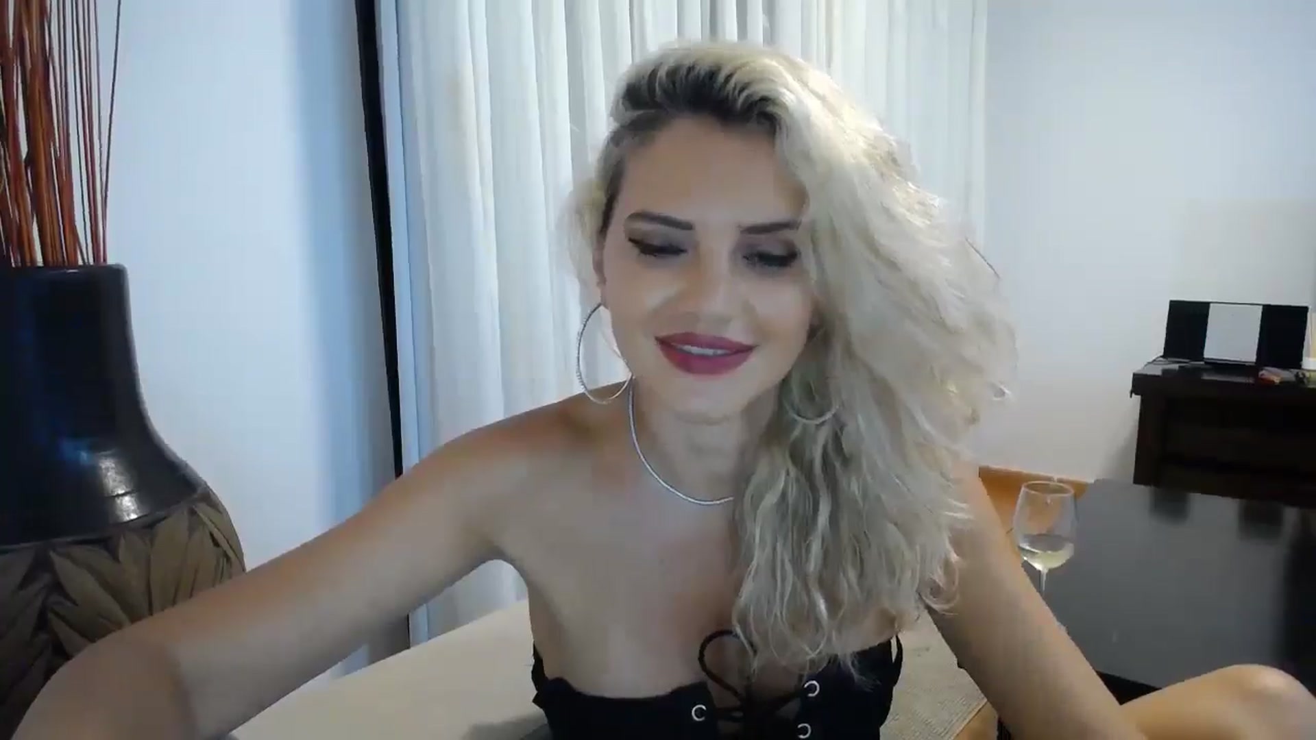Gallery image thumbnail from Klarita_'s myfreecams stream on, 10/25/2025, 24:36 image 4 of 20