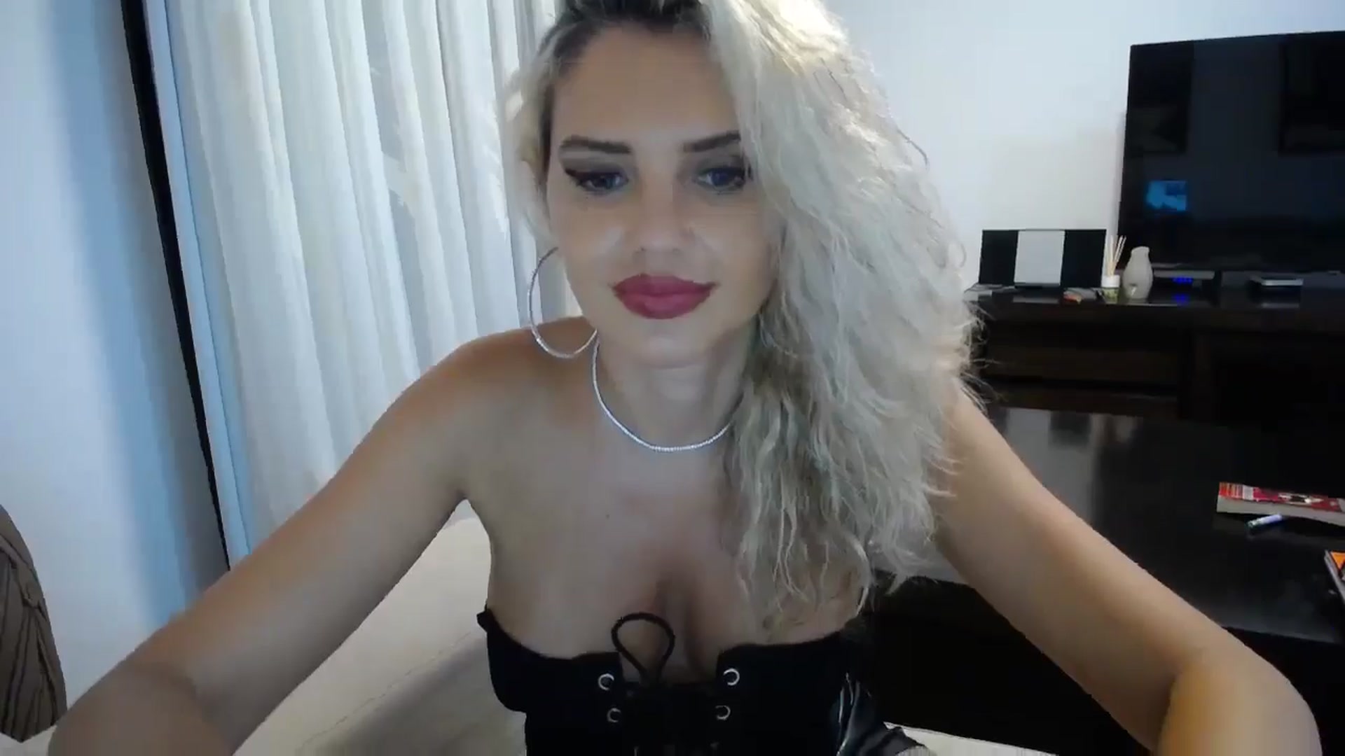 Gallery image thumbnail from Klarita_'s myfreecams stream on, 10/25/2025, 24:36 image 6 of 20