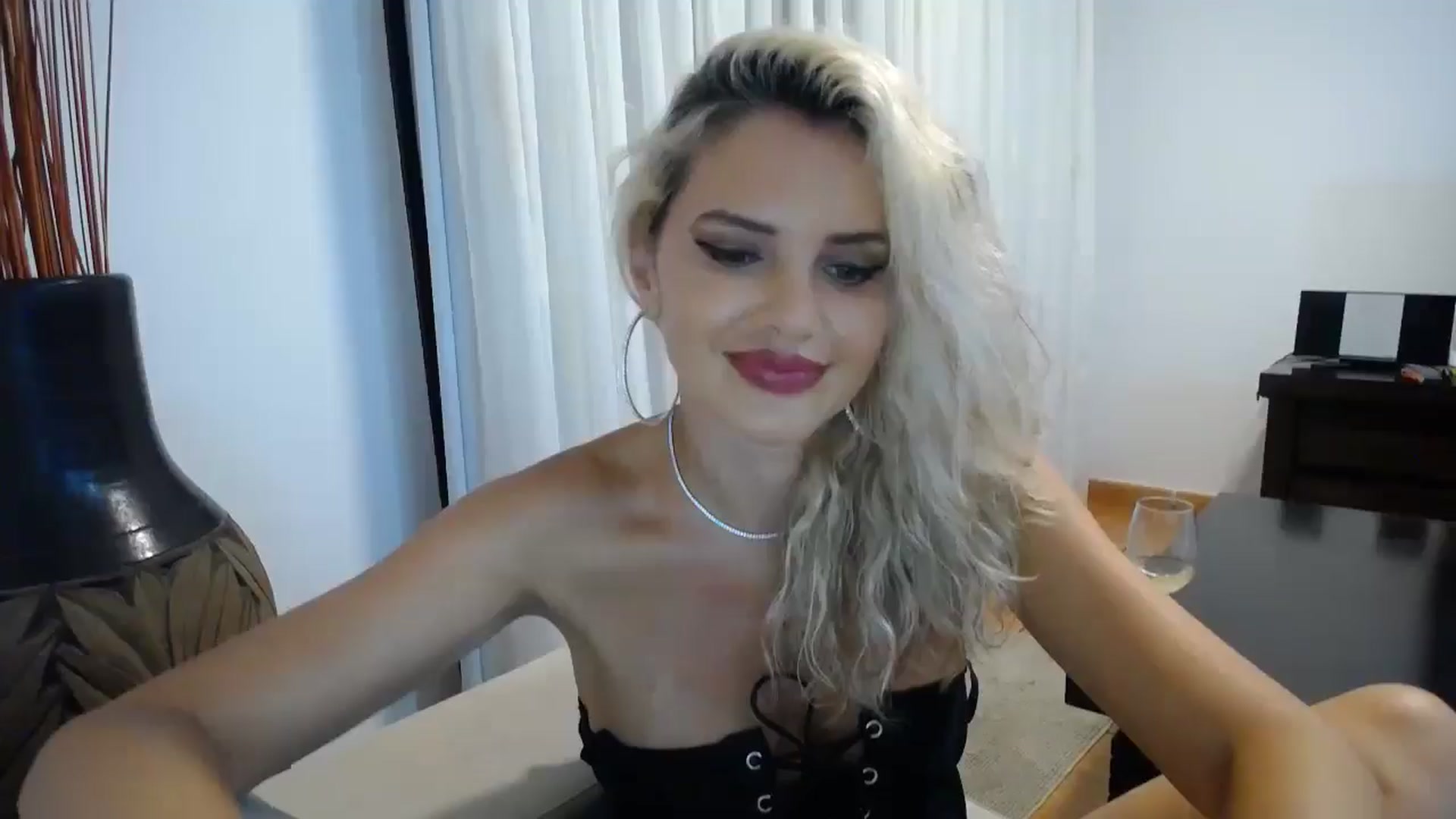 Gallery image thumbnail from Klarita_'s myfreecams stream on, 10/25/2025, 24:36 image 5 of 20