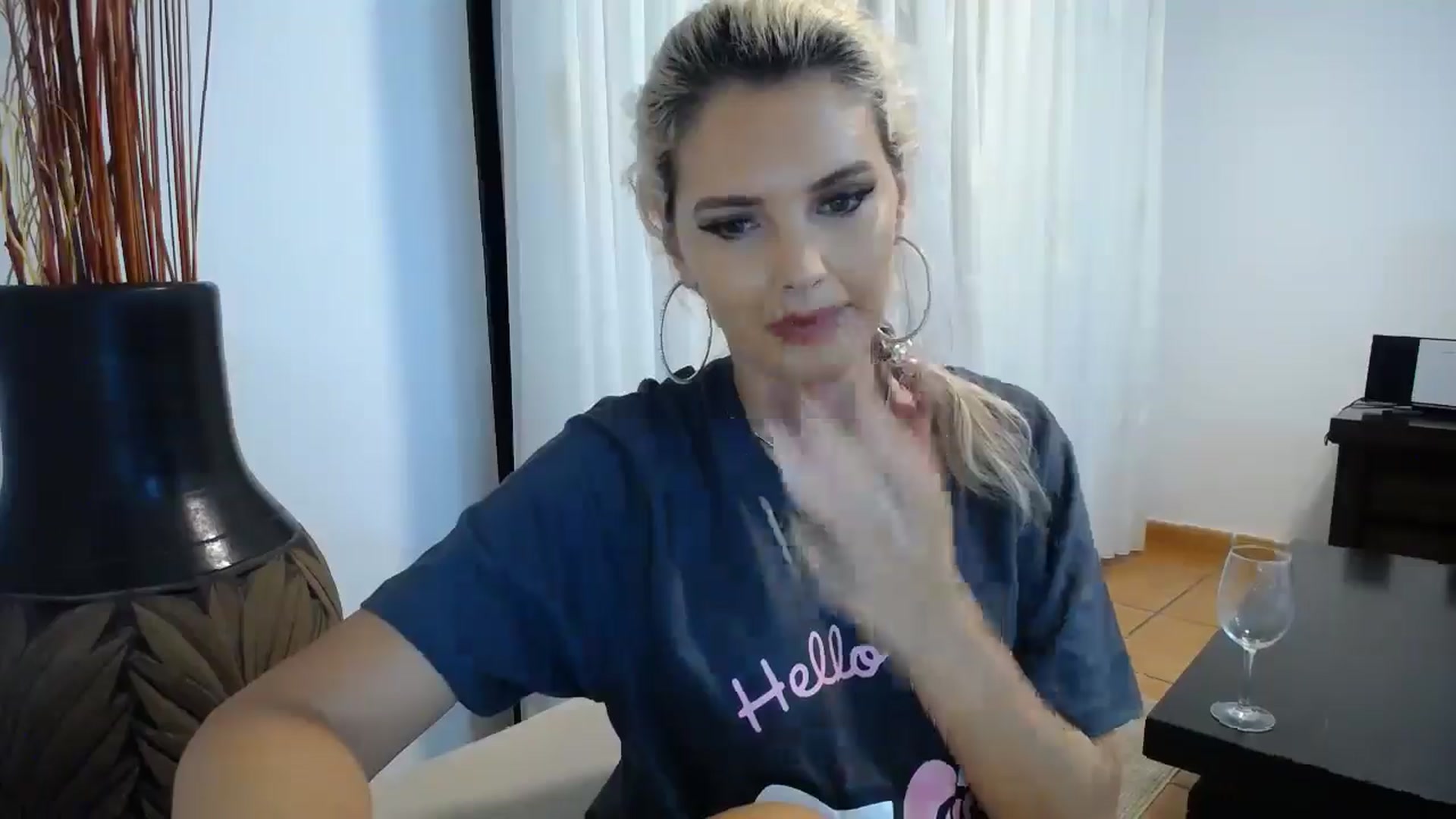 Gallery image thumbnail from Klarita_'s myfreecams stream on, 10/25/2025, 22:48 image 10 of 20