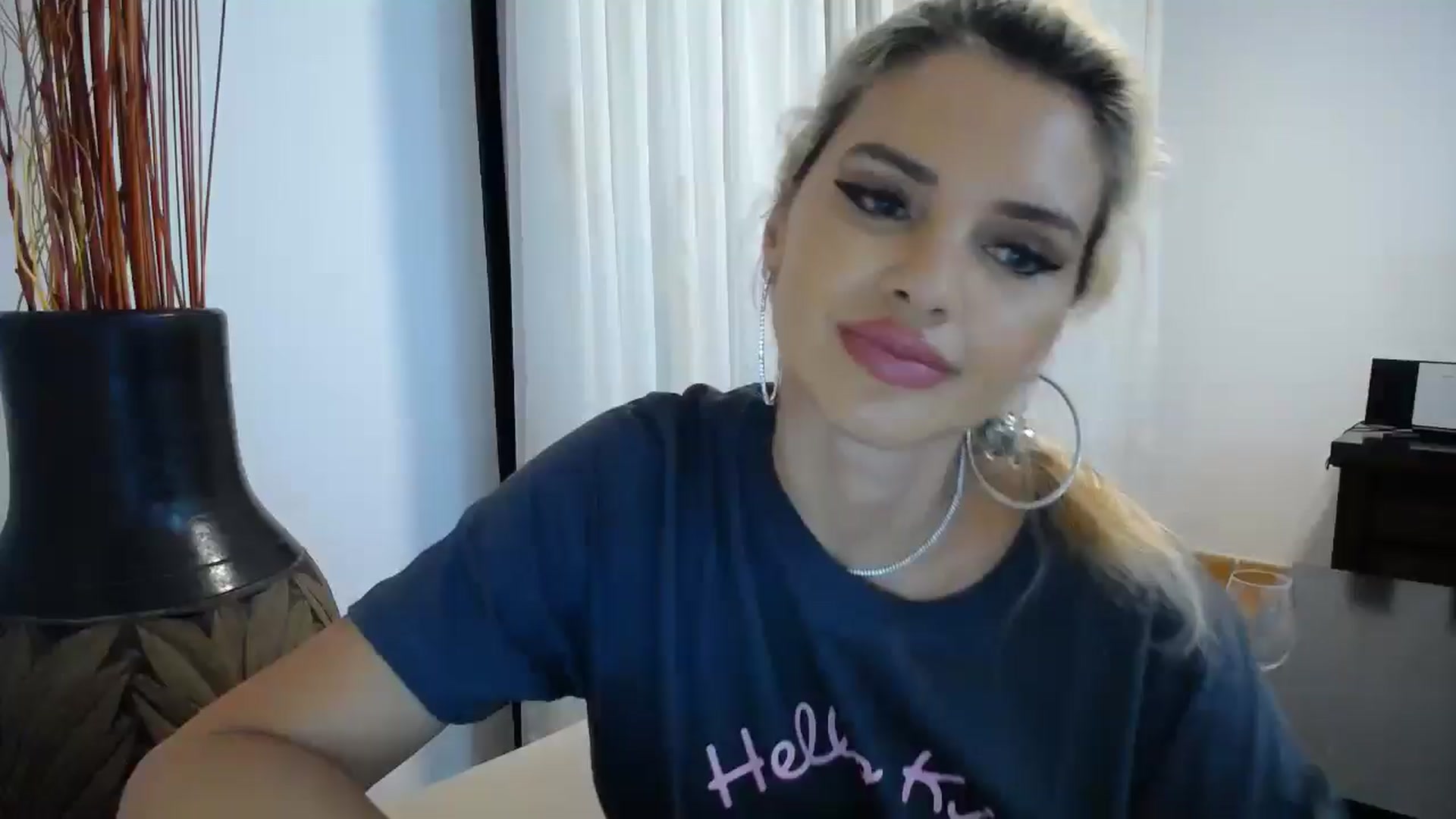 Gallery image thumbnail from Klarita_'s myfreecams stream on, 10/25/2025, 22:48 image 11 of 20