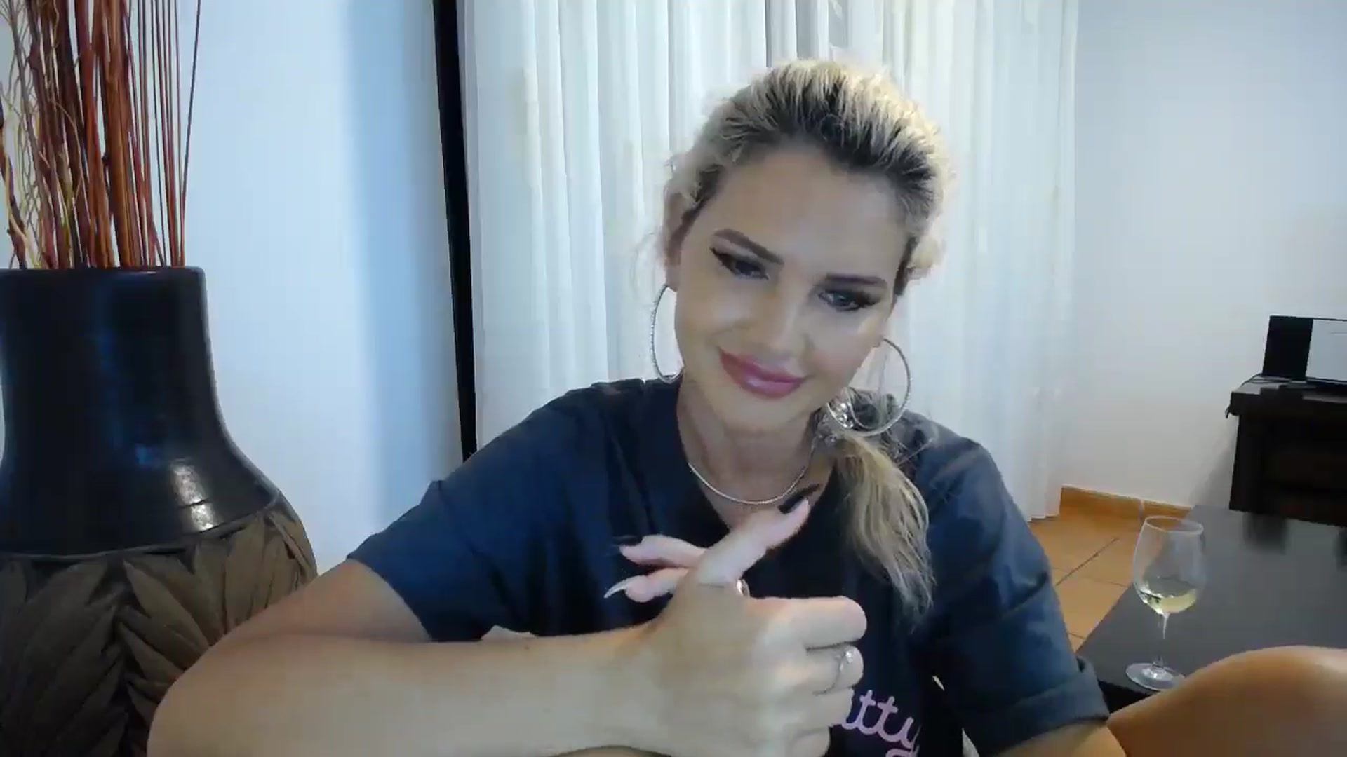 Gallery image thumbnail from Klarita_'s myfreecams stream on, 10/25/2025, 22:48 image 9 of 20