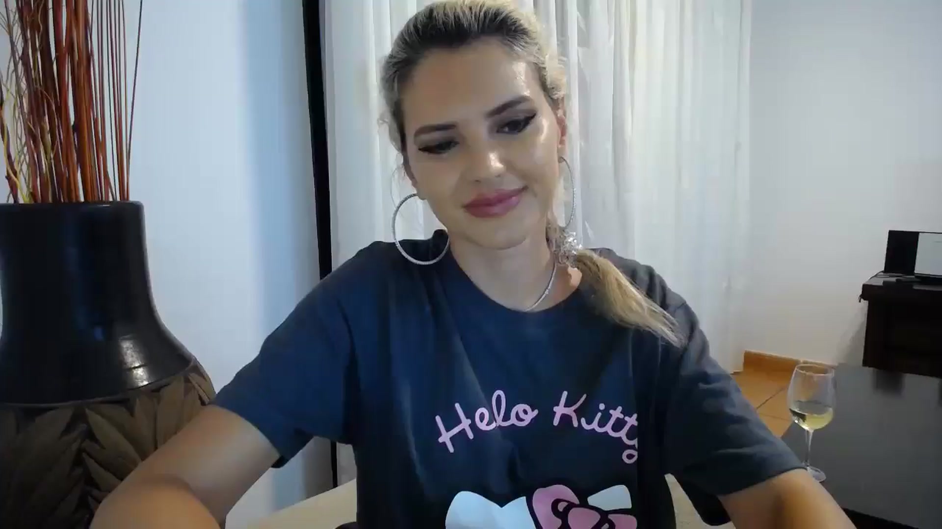 Gallery image thumbnail from Klarita_'s myfreecams stream on, 10/25/2025, 22:48 image 7 of 20
