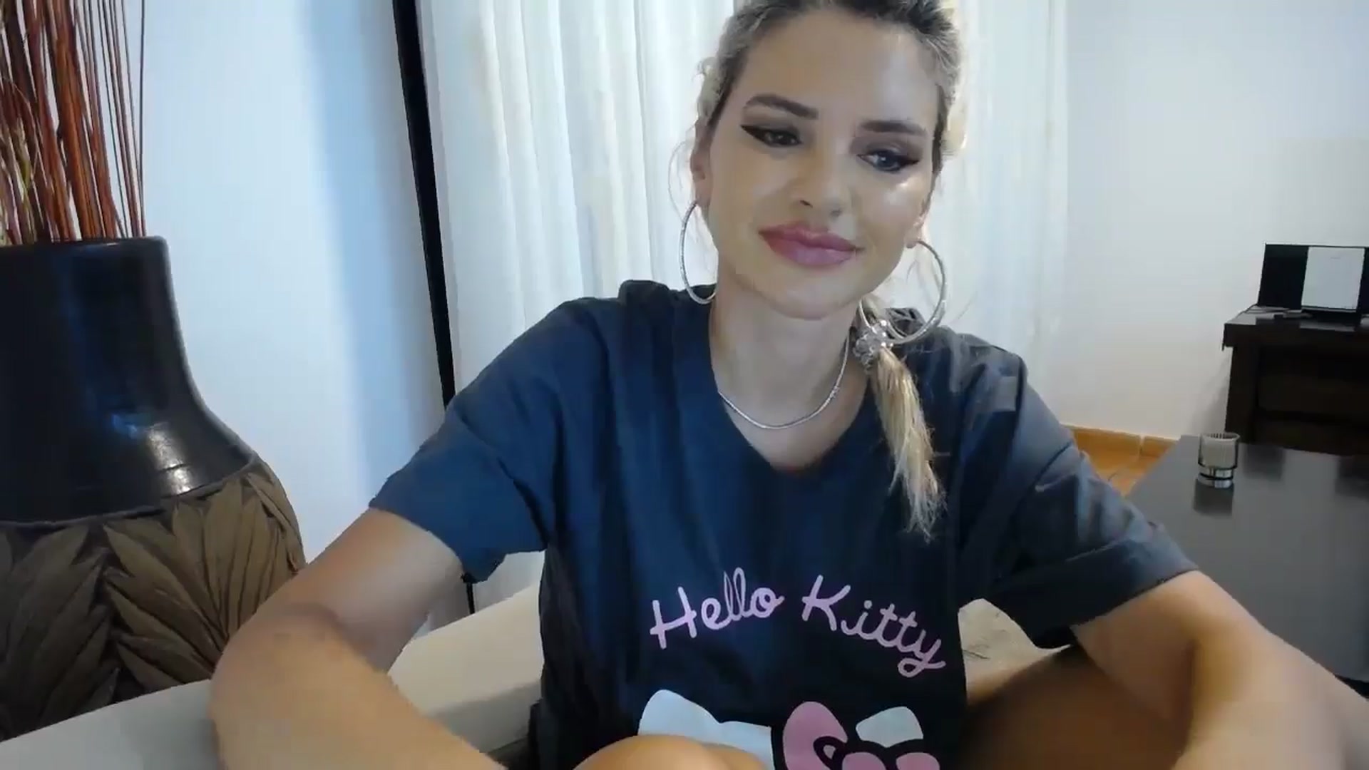 Gallery image thumbnail from Klarita_'s myfreecams stream on, 10/25/2025, 22:48 image 4 of 20