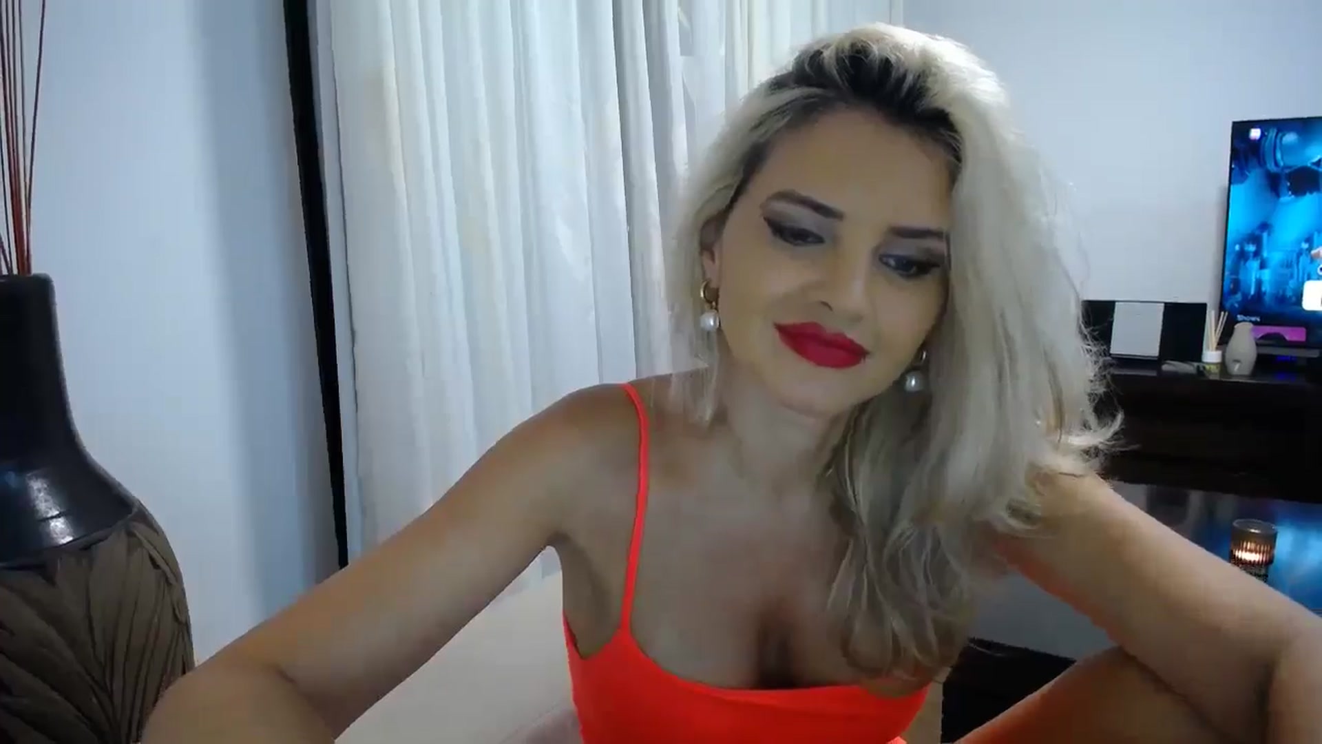 Gallery image thumbnail from Klarita_'s myfreecams stream on, 10/26/2025, 20:57 image 14 of 20