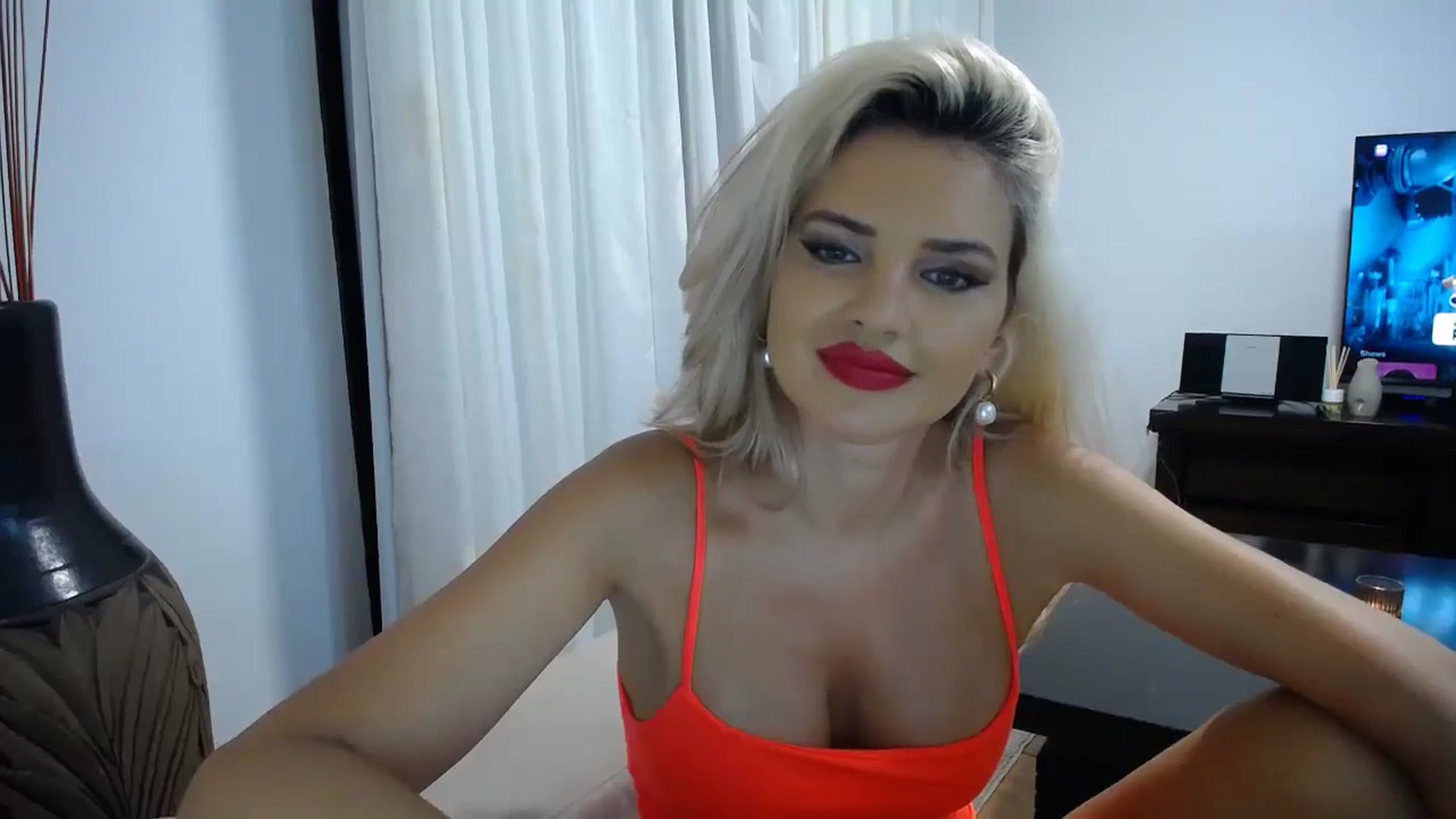 Gallery image thumbnail from Klarita_'s myfreecams stream on, 10/26/2025, 20:57 image 17 of 20