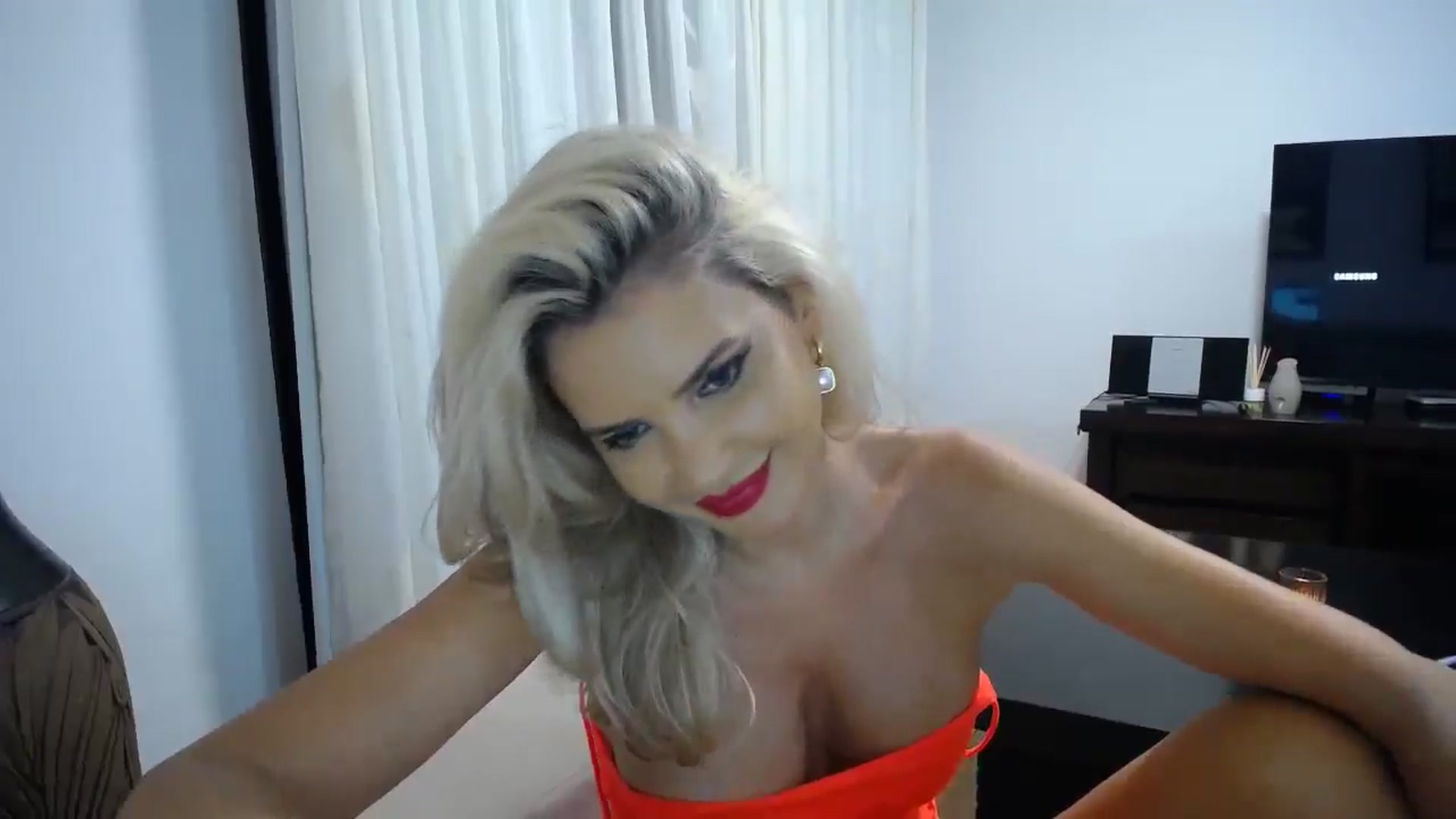 Gallery image thumbnail from Klarita_'s myfreecams stream on, 10/26/2025, 20:57 image 10 of 20