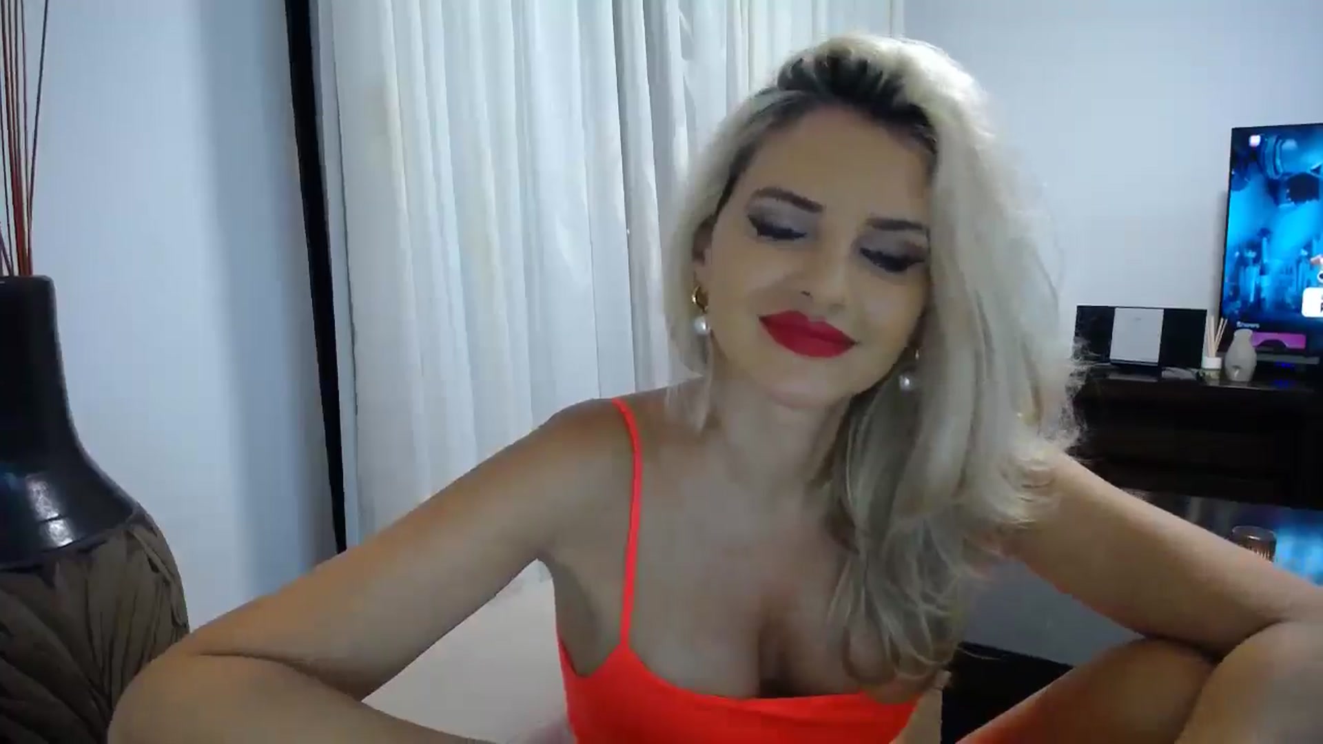 Gallery image thumbnail from Klarita_'s myfreecams stream on, 10/26/2025, 20:57 image 15 of 20