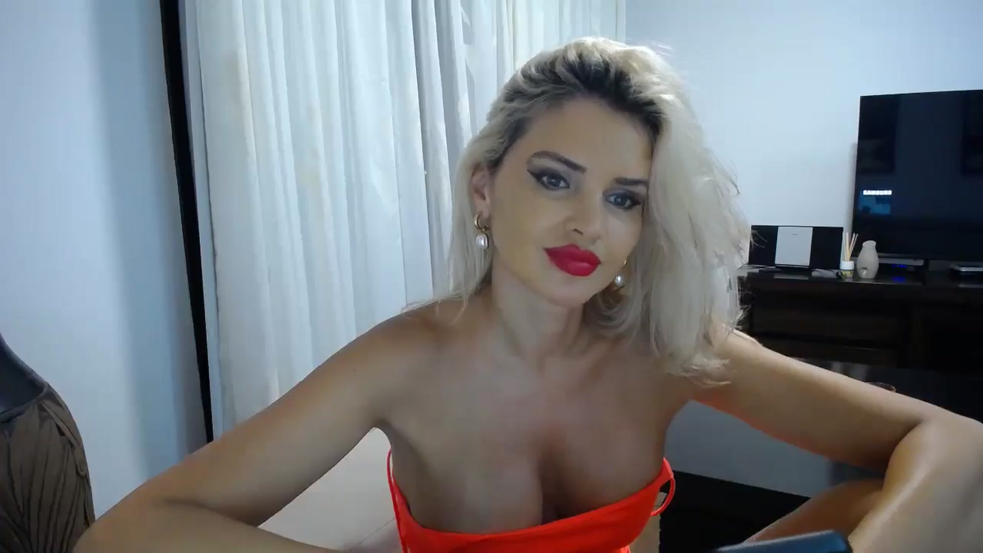 Gallery image thumbnail from Klarita_'s myfreecams stream on, 10/26/2025, 20:57 image 7 of 20