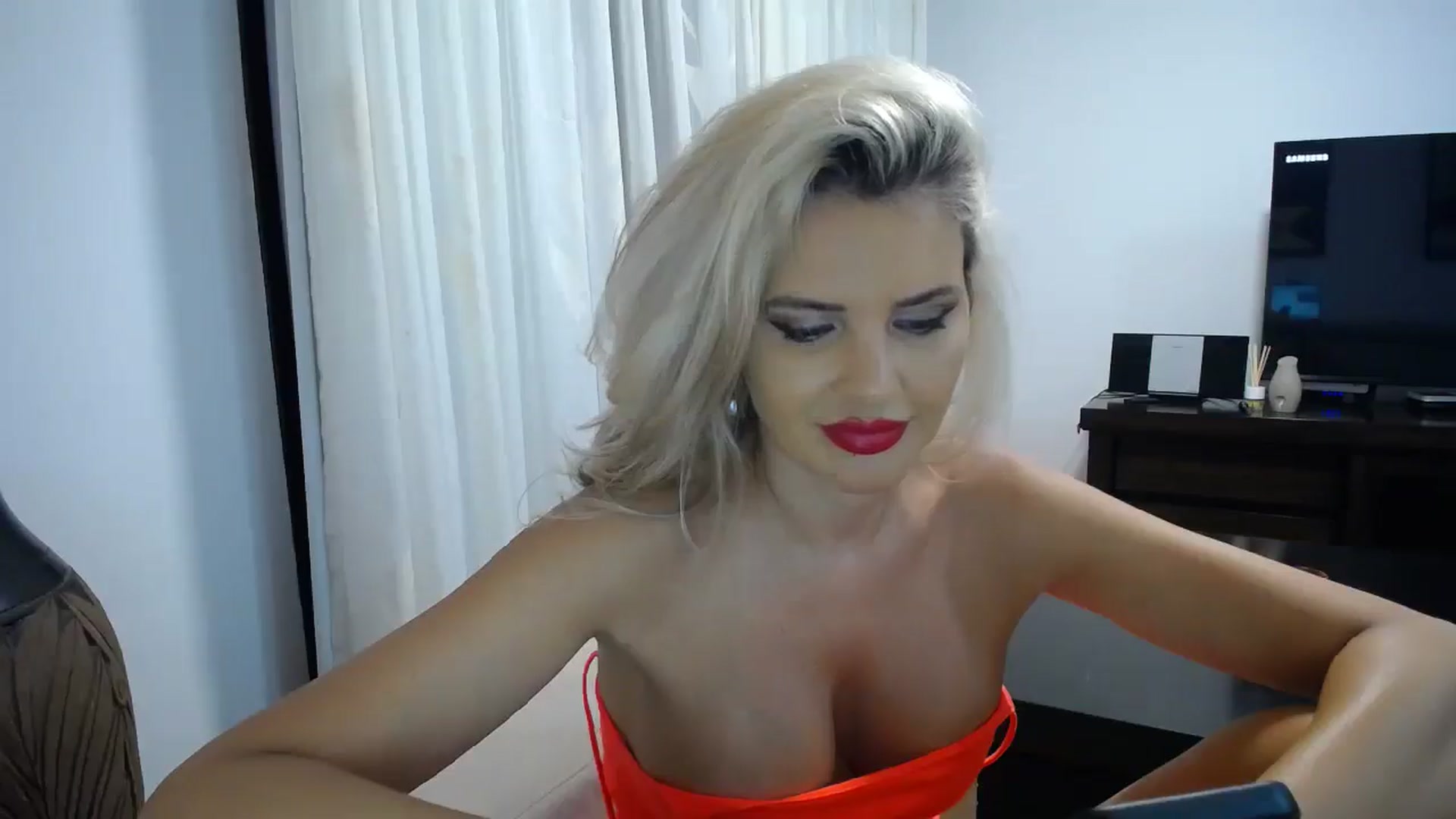 Gallery image thumbnail from Klarita_'s myfreecams stream on, 10/26/2025, 20:57 image 6 of 20