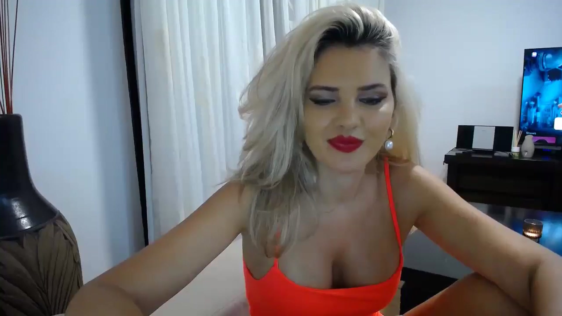 Gallery image thumbnail from Klarita_'s myfreecams stream on, 10/26/2025, 20:57 image 16 of 20
