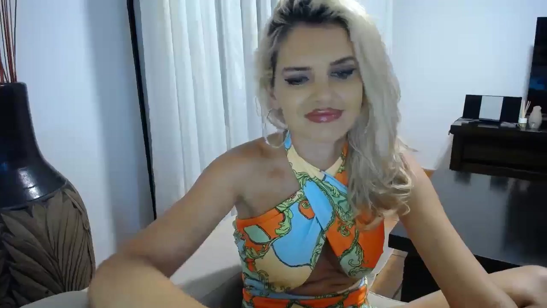 Gallery image thumbnail from Klarita_'s myfreecams stream on, 10/27/2025, 21:31 image 6 of 20