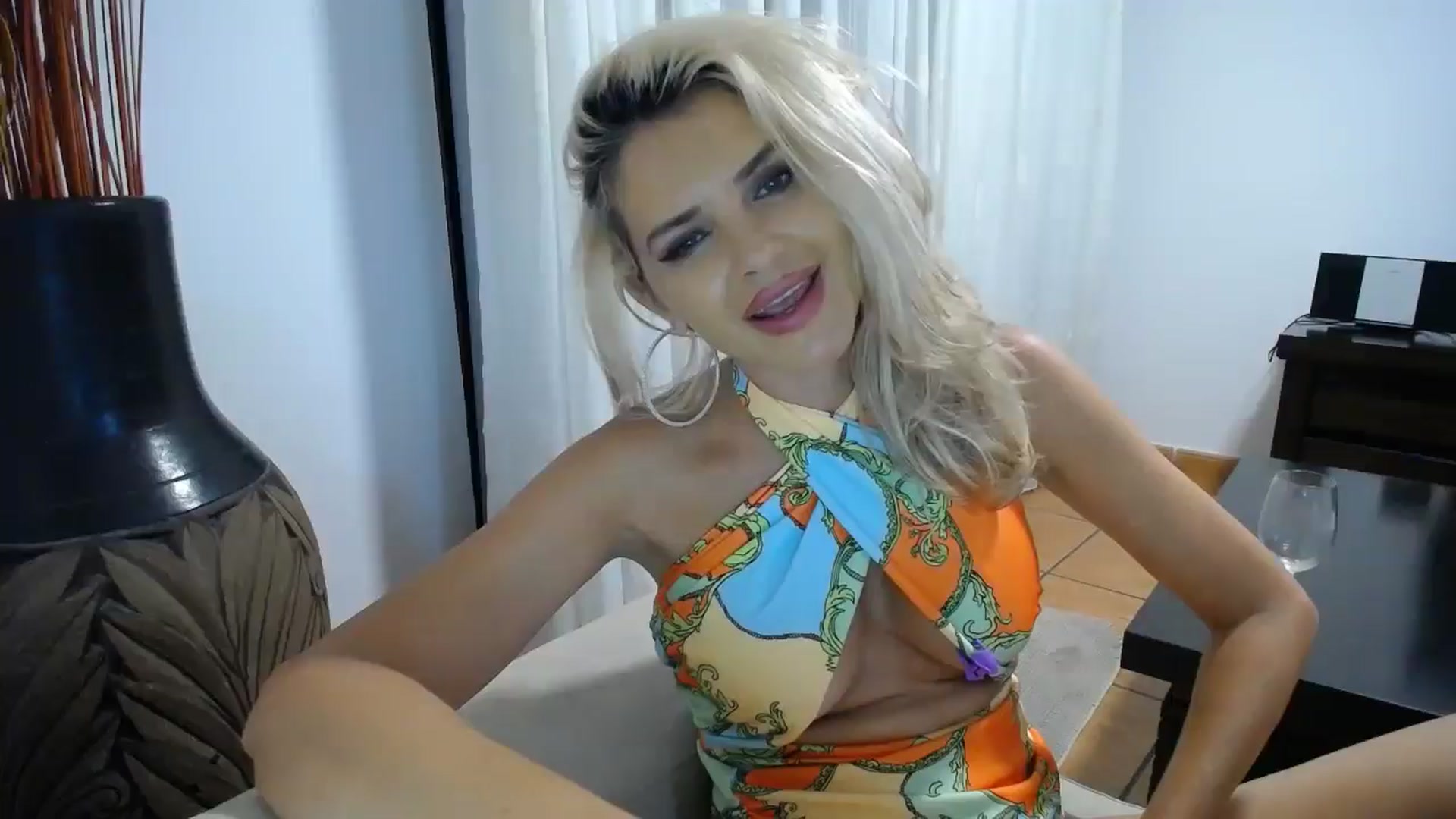 Gallery image thumbnail from Klarita_'s myfreecams stream on, 10/27/2025, 23:36 image 14 of 20