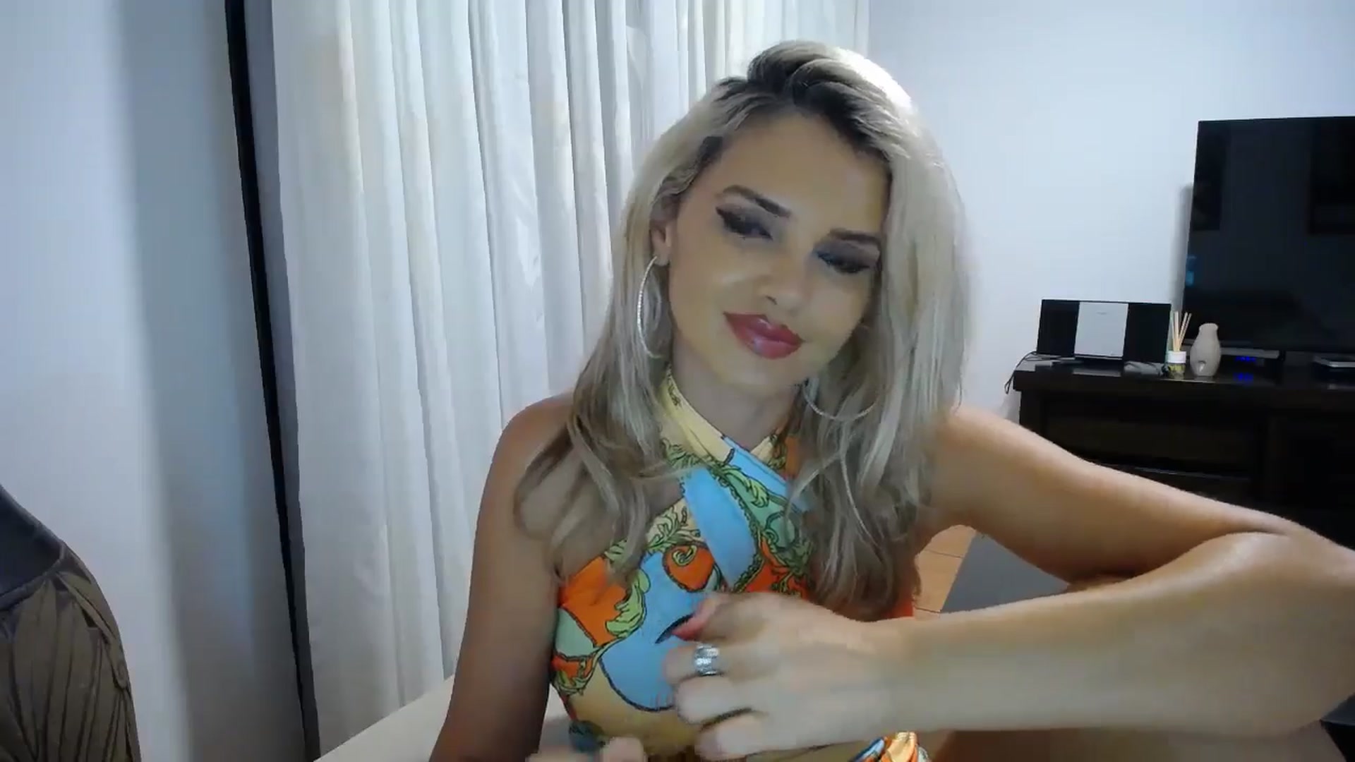 Gallery image thumbnail from Klarita_'s myfreecams stream on, 10/27/2025, 23:36 image 2 of 20
